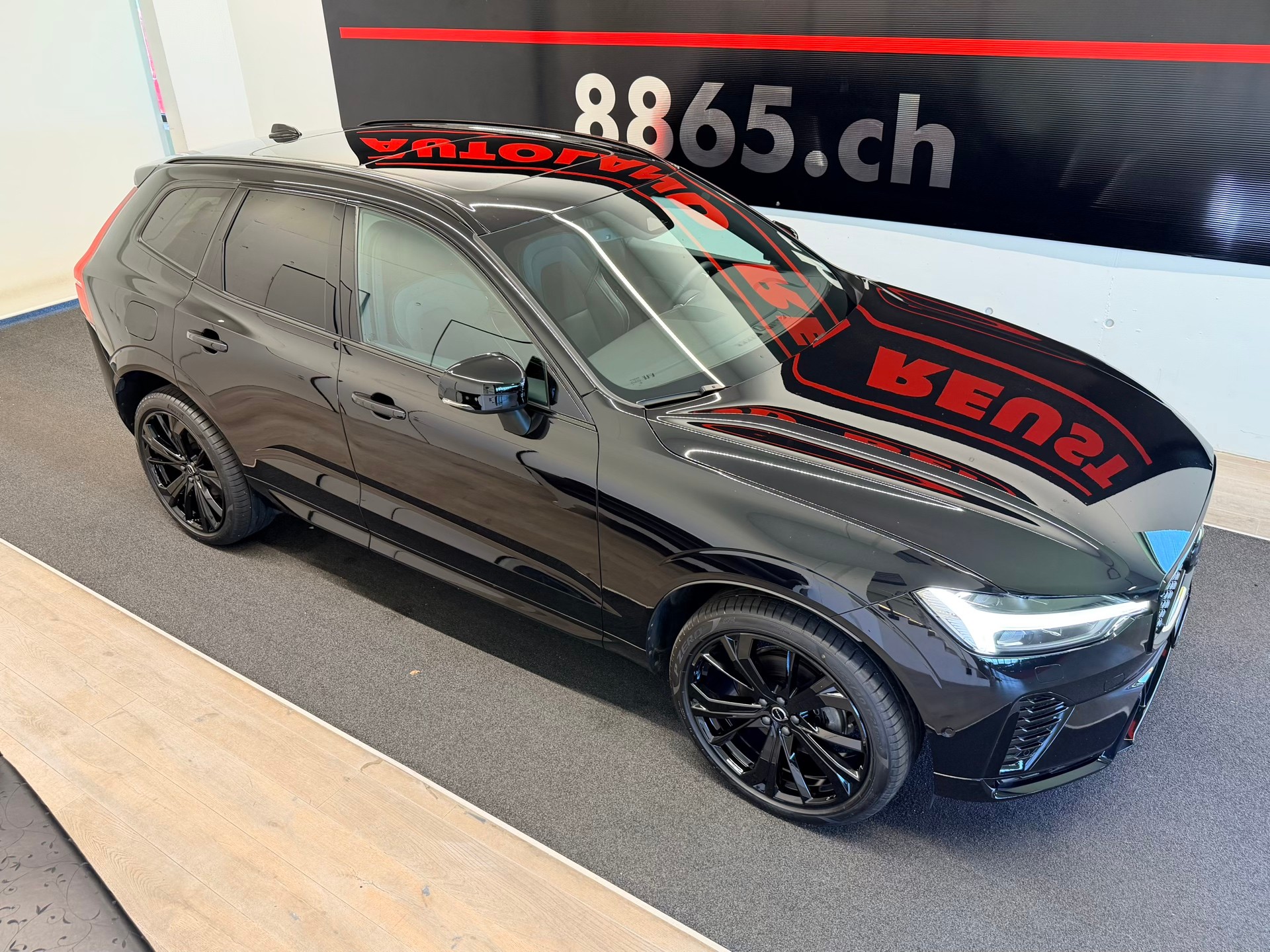 VOLVO XC60 B5 Benzin Mild Hybrid AWD Black Edition Geartronic-image-4
