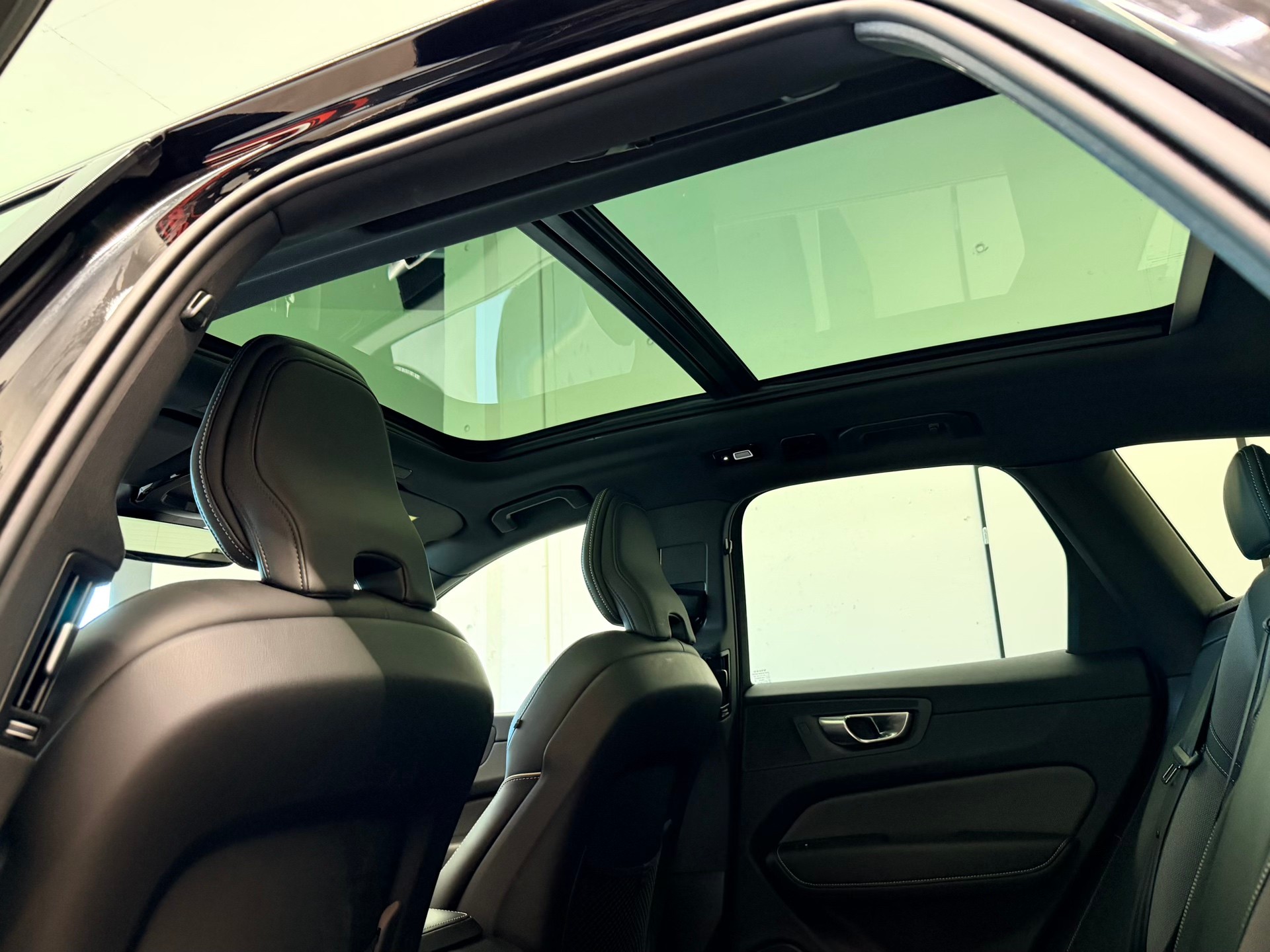 VOLVO XC60 B5 Benzin Mild Hybrid AWD Black Edition Geartronic-image-16