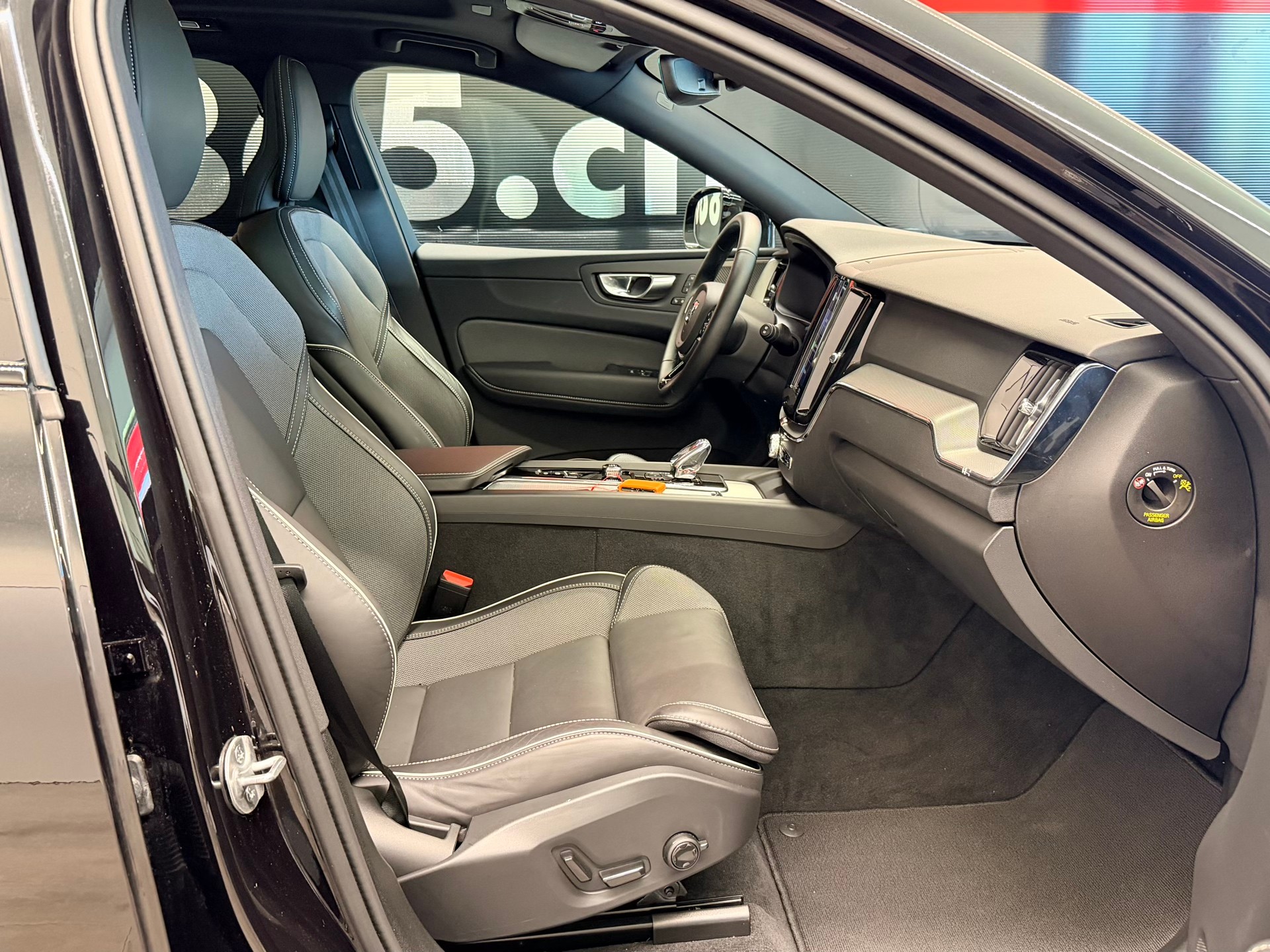 VOLVO XC60 B5 Benzin Mild Hybrid AWD Black Edition Geartronic-image-22