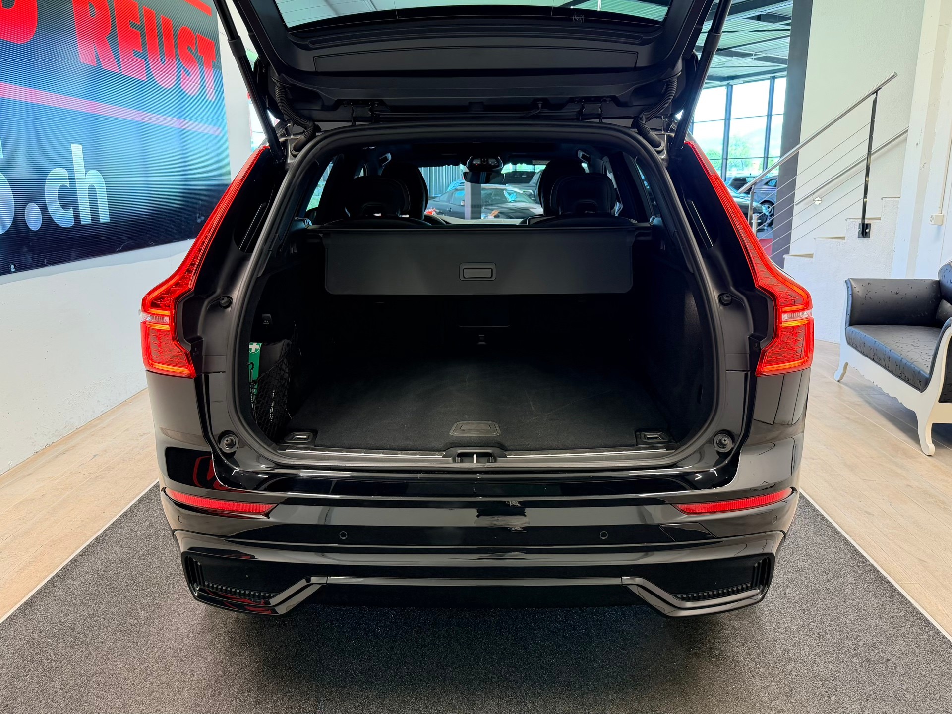 VOLVO XC60 B5 Benzin Mild Hybrid AWD Black Edition Geartronic-image-9