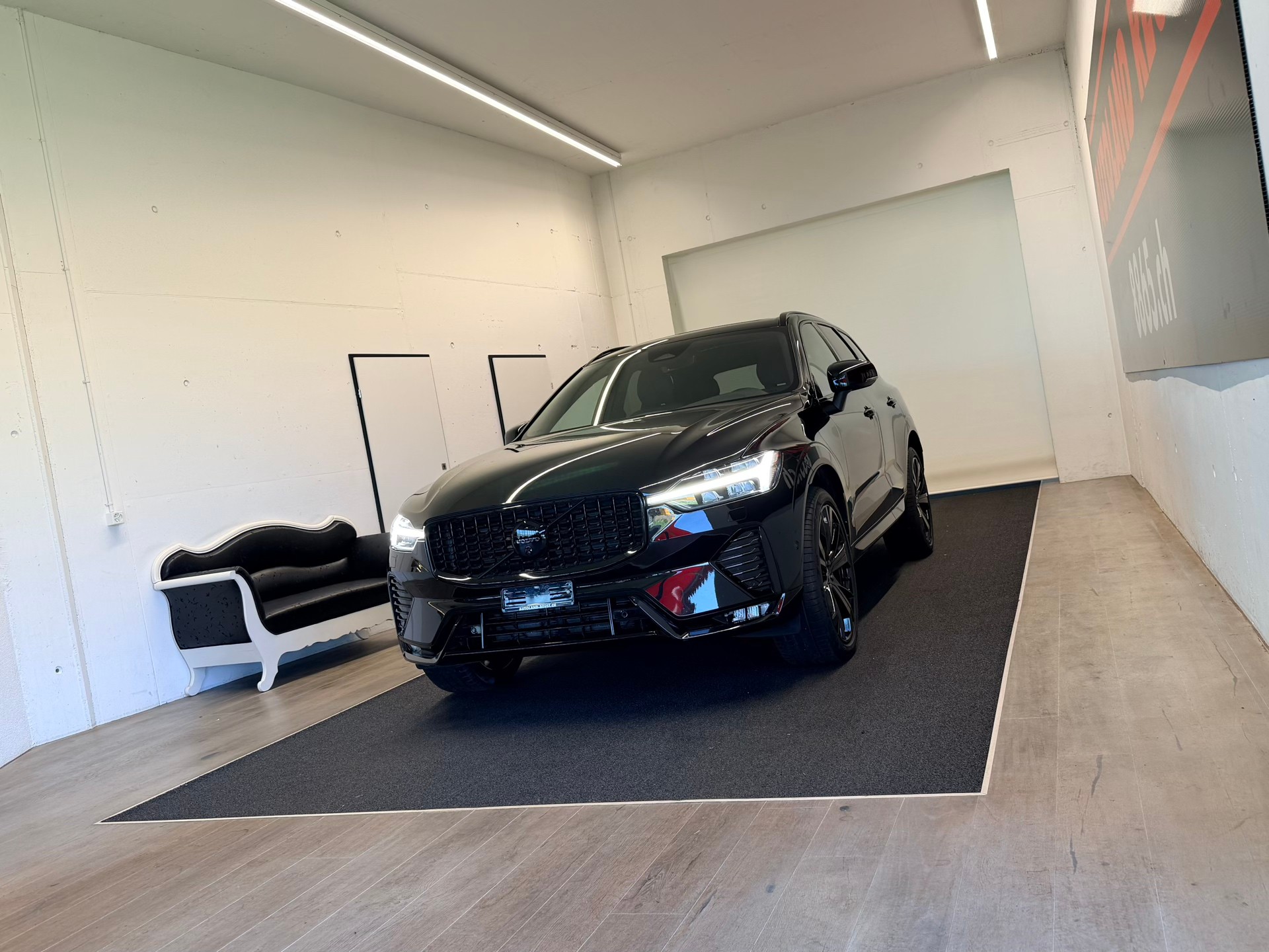 VOLVO XC60 B5 Benzin Mild Hybrid AWD Black Edition Geartronic-image-2