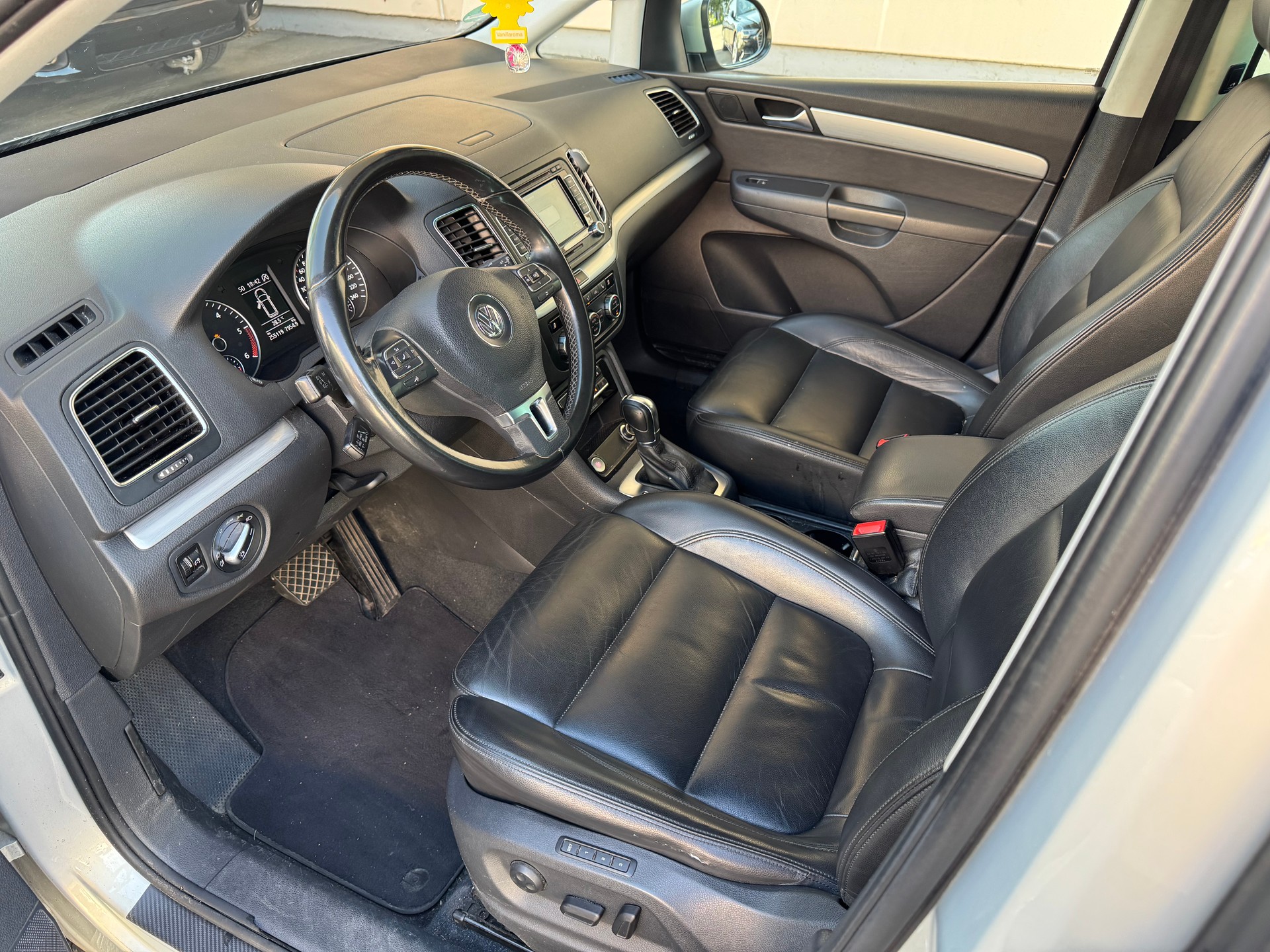VW Sharan 2.0 TDI BlueMotion Technology Highline DSG 7 Sitze-image-8