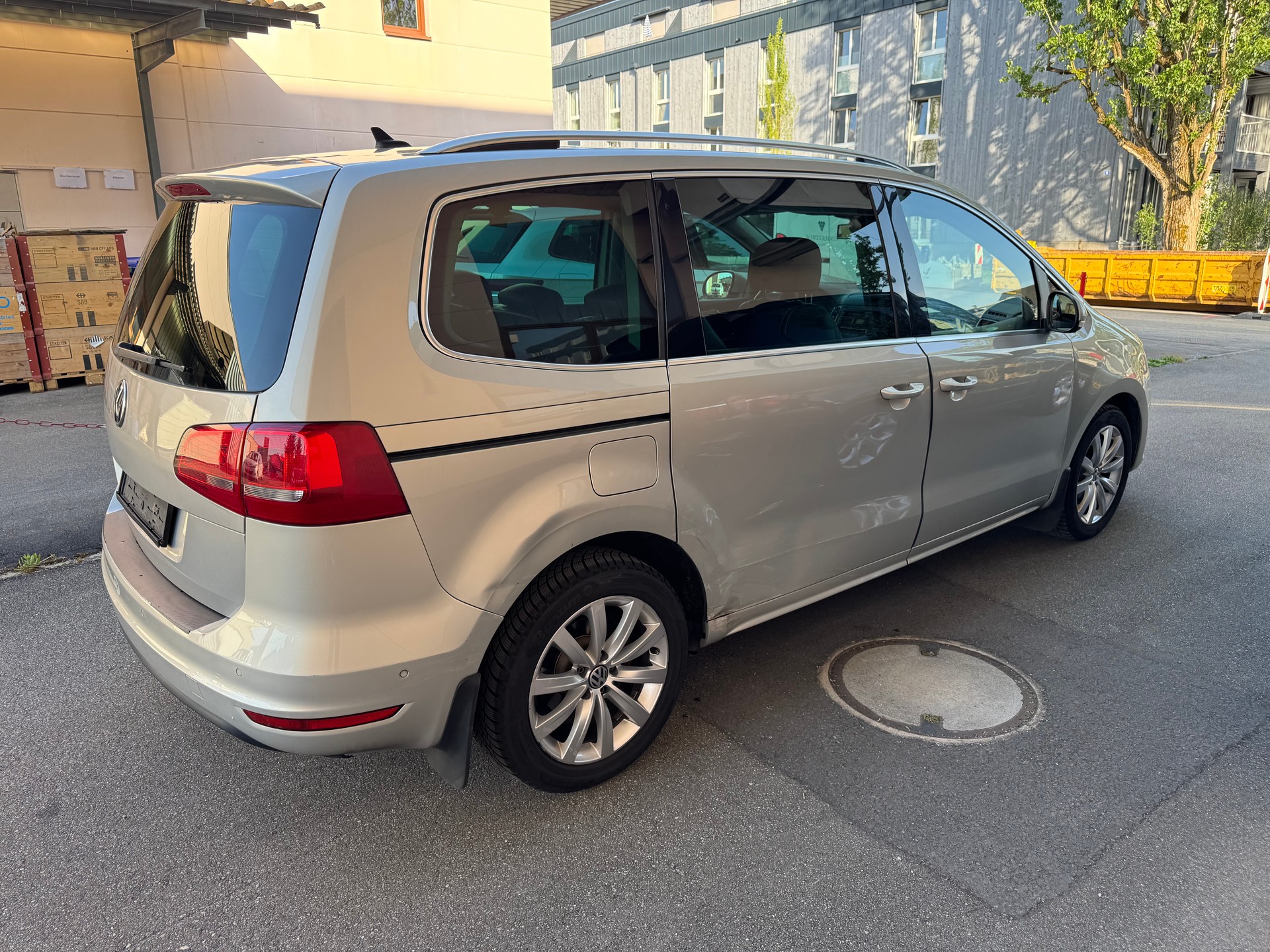 VW Sharan 2.0 TDI BlueMotion Technology Highline DSG 7 Sitze-image-3