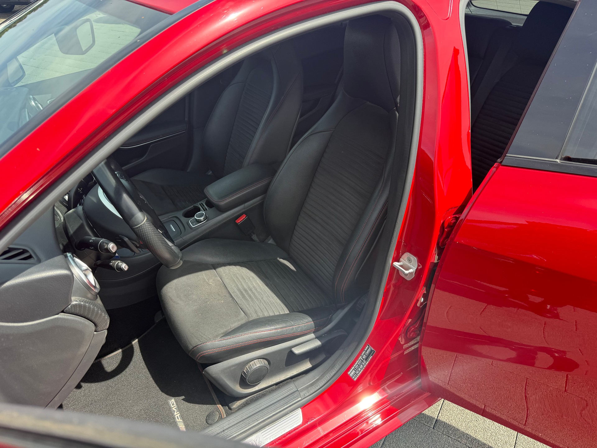 MERCEDES-BENZ A 250 AMG Line 4Matic 7G-DCT-image-8