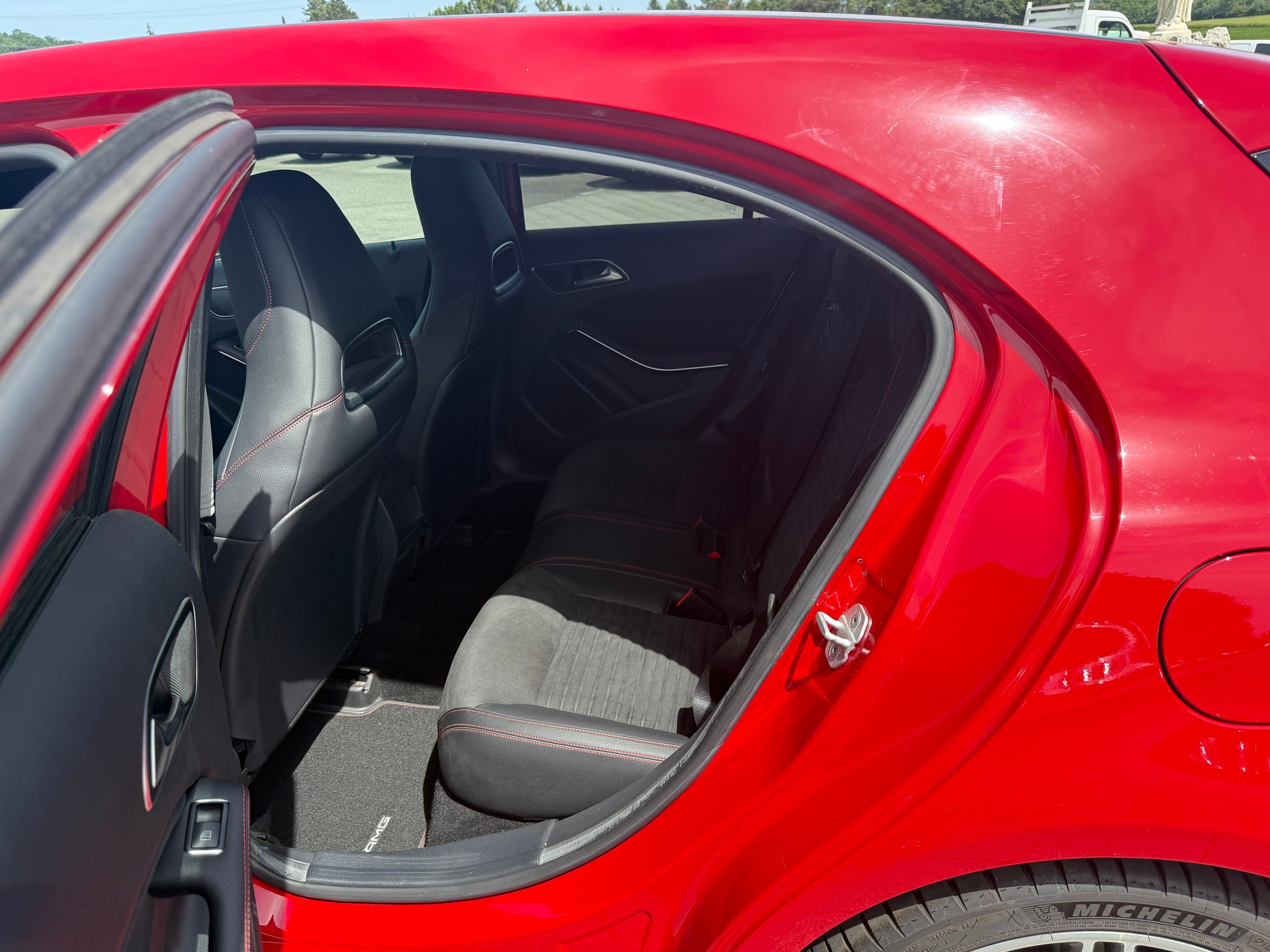 MERCEDES-BENZ A 250 AMG Line 4Matic 7G-DCT-image-9