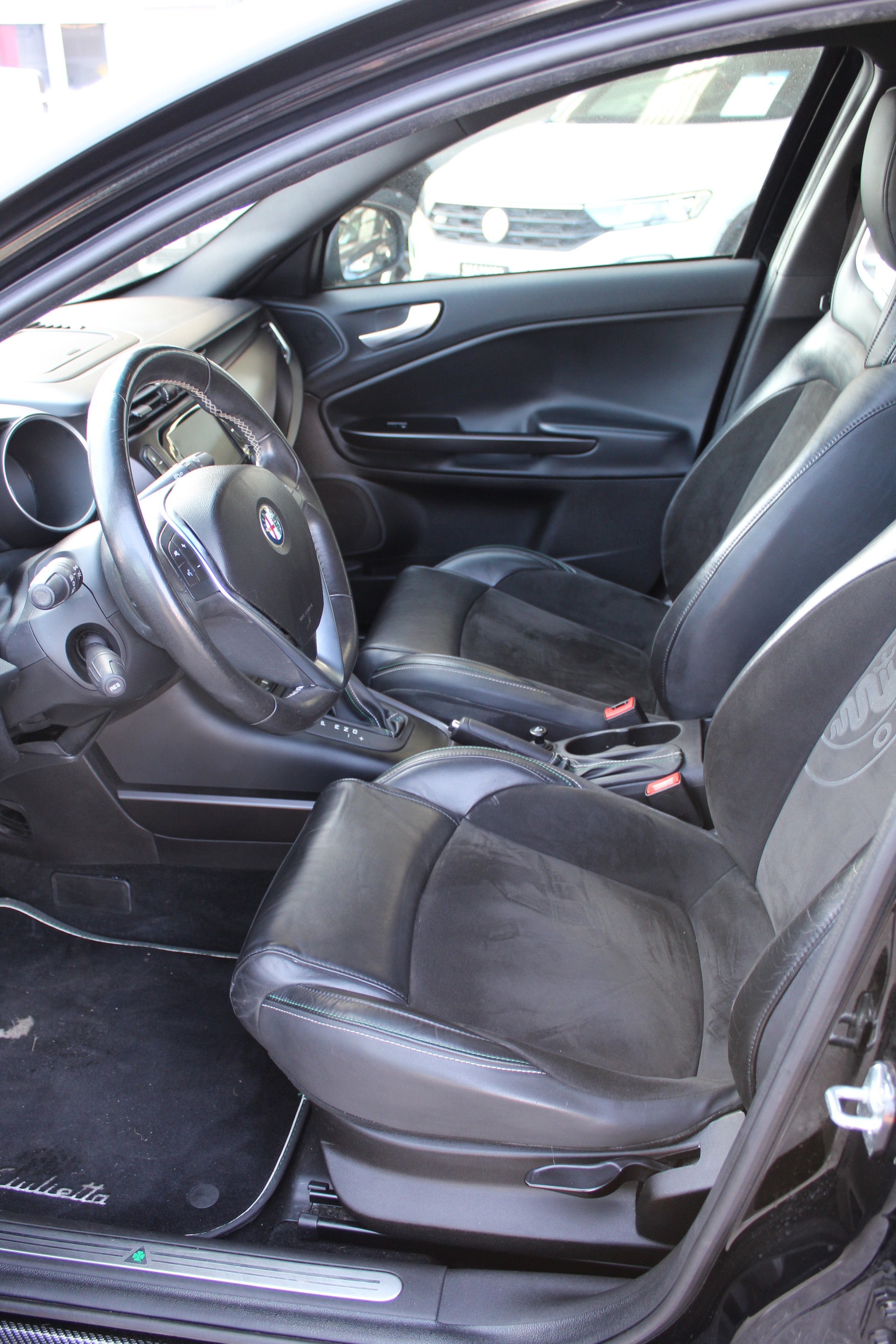 ALFA ROMEO Giulietta 1750 TBi Quadrifoglio Verde TCT-image-9