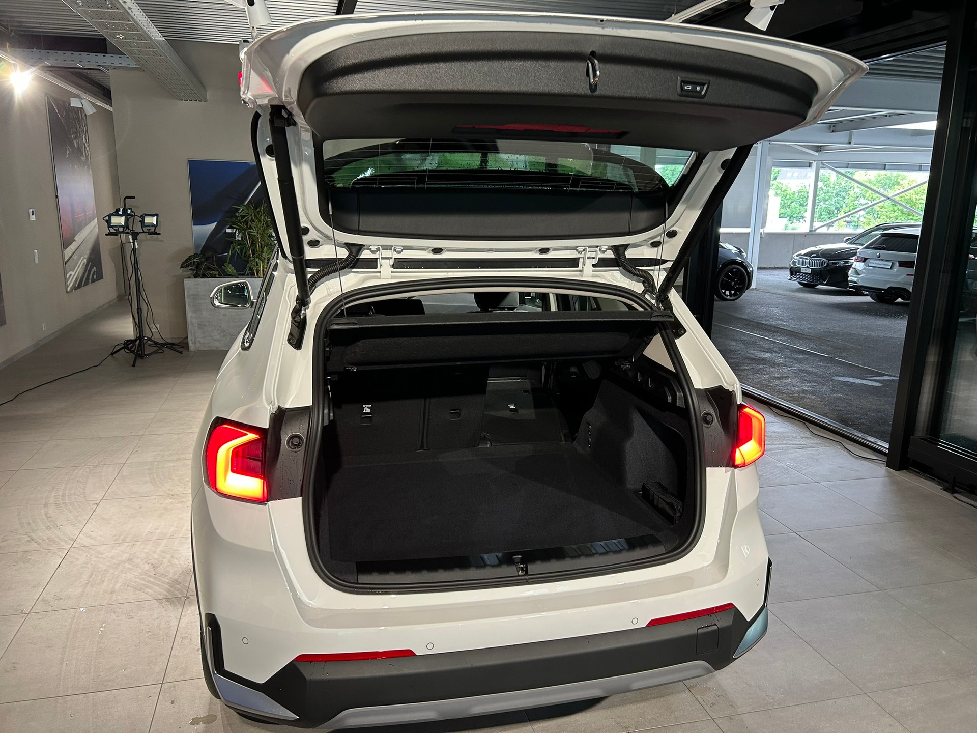 BMW X1 xDrive 23d 48V-image-16