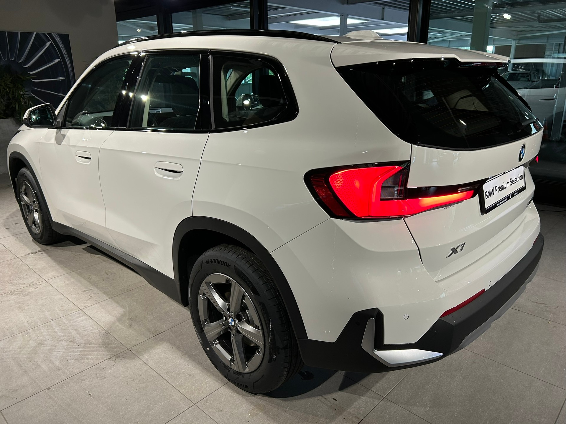 BMW X1 xDrive 23d 48V-image-8