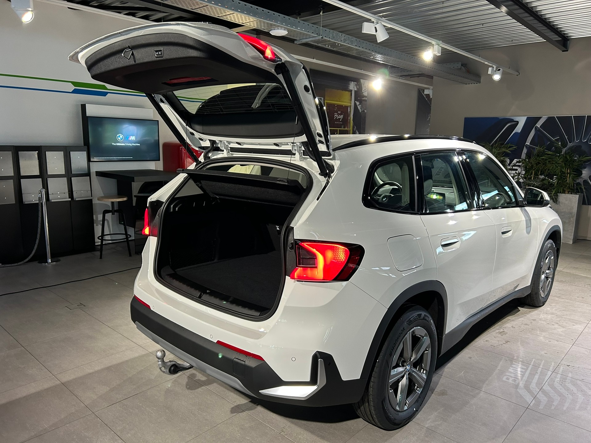 BMW X1 xDrive 23d 48V-image-14