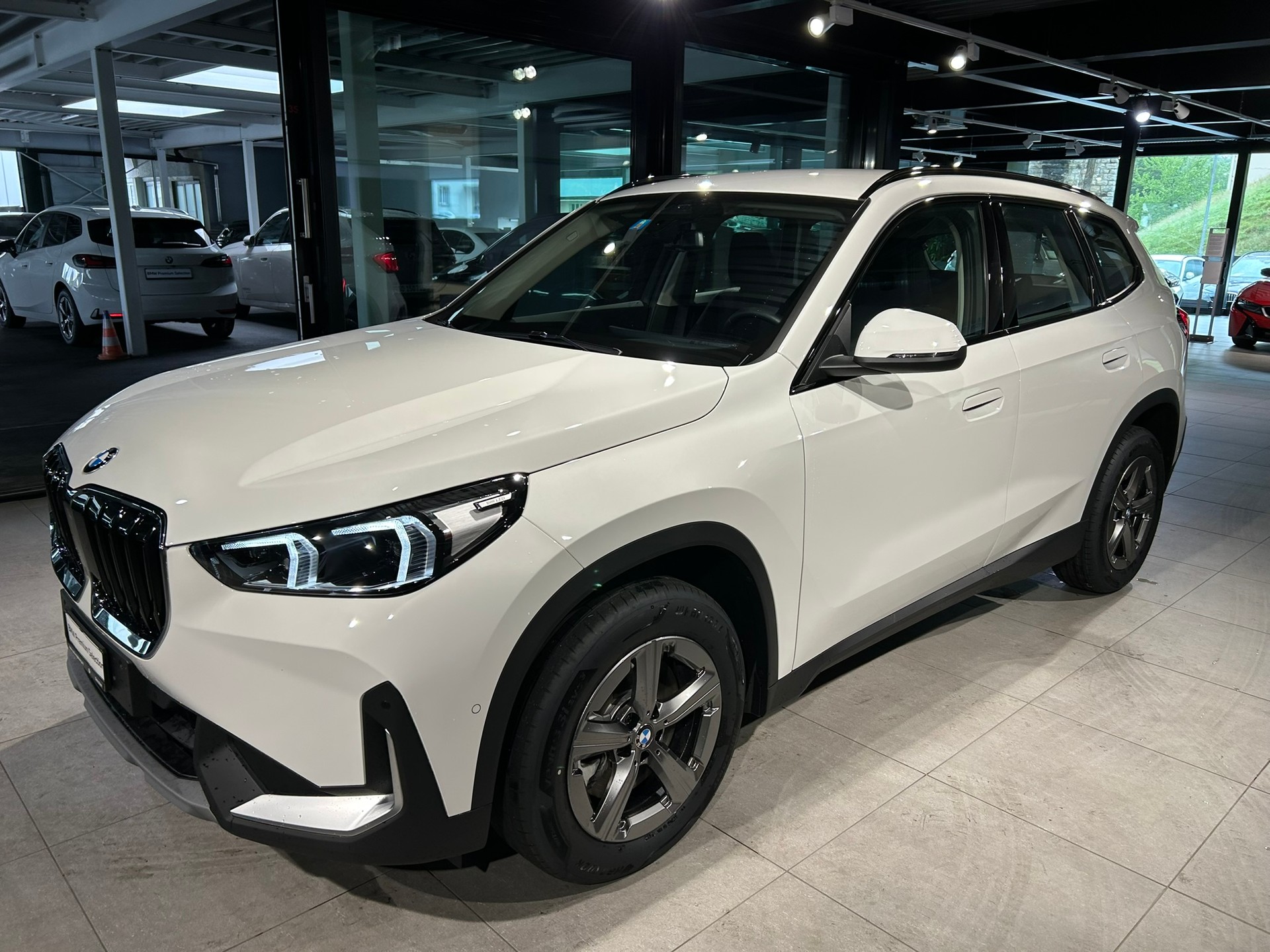 BMW X1 xDrive 23d 48V-showroom-element-1