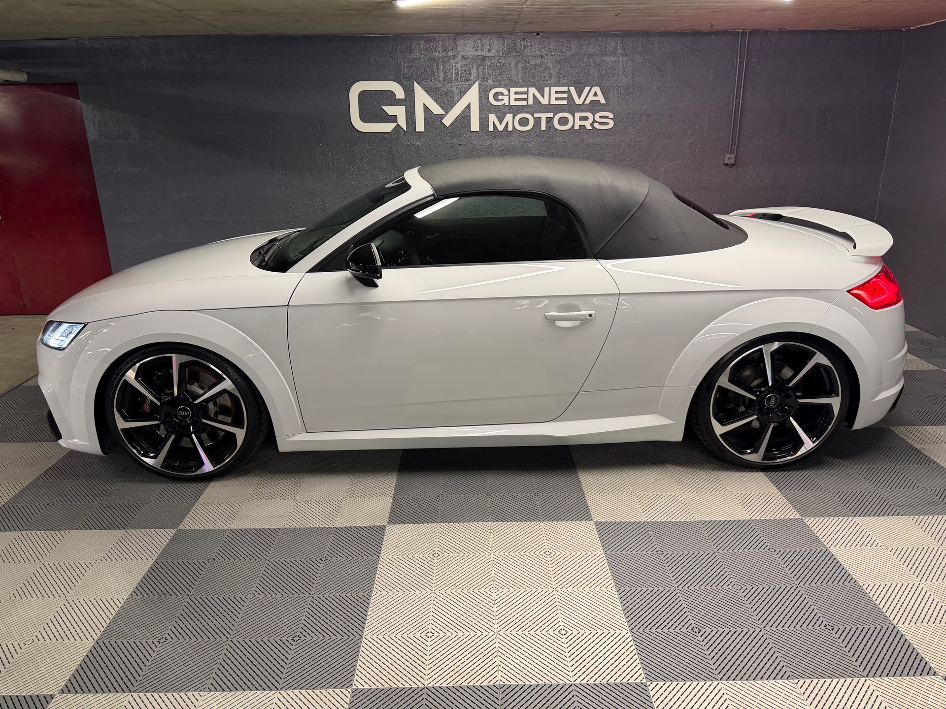 AUDI TT RS Roadster 2.5 TFSI quattro S-tronic-image-8