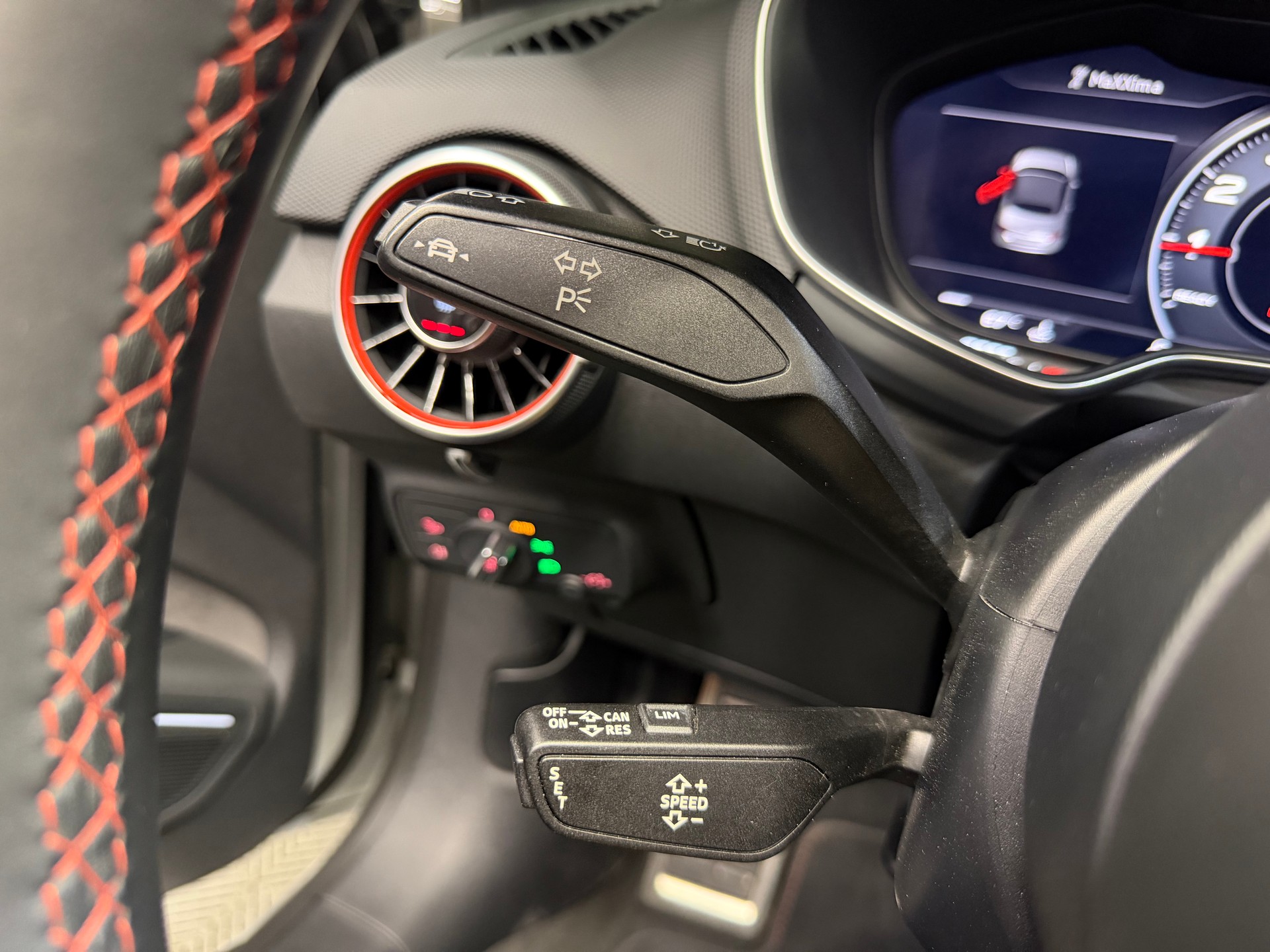 AUDI TT RS Roadster 2.5 TFSI quattro S-tronic-image-15