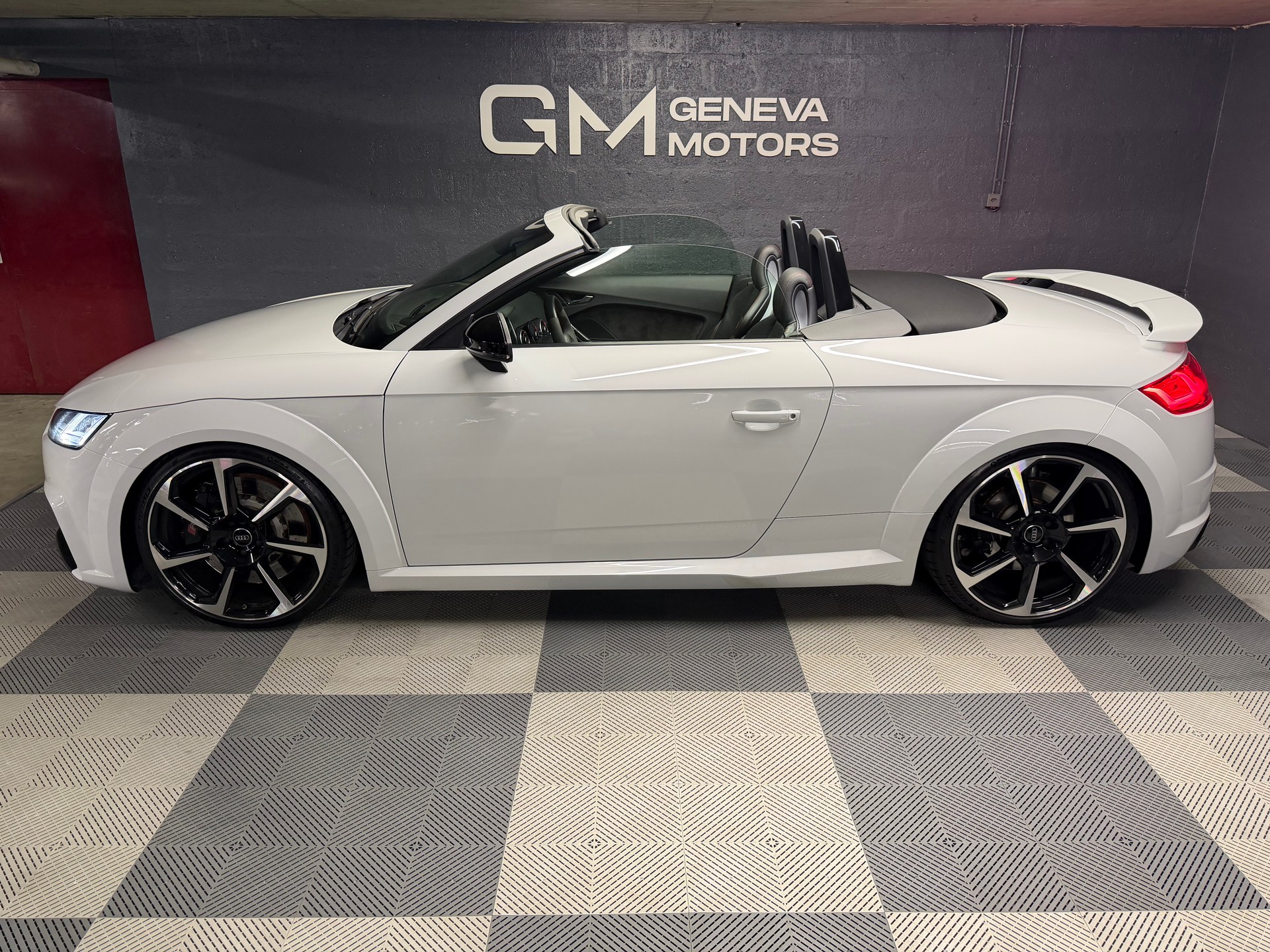 AUDI TT RS Roadster 2.5 TFSI quattro S-tronic-image-9