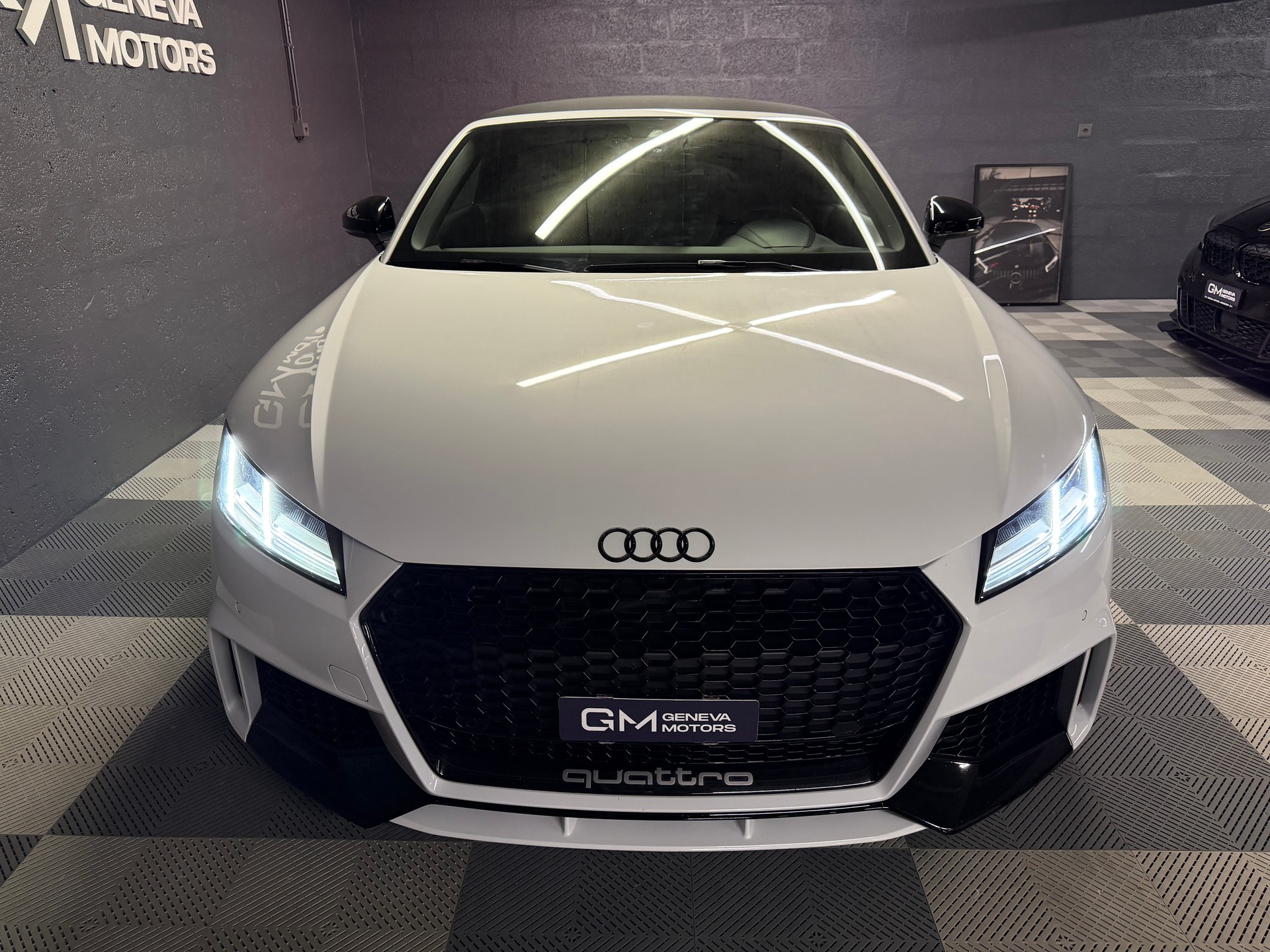 AUDI TT RS Roadster 2.5 TFSI quattro S-tronic-image-2