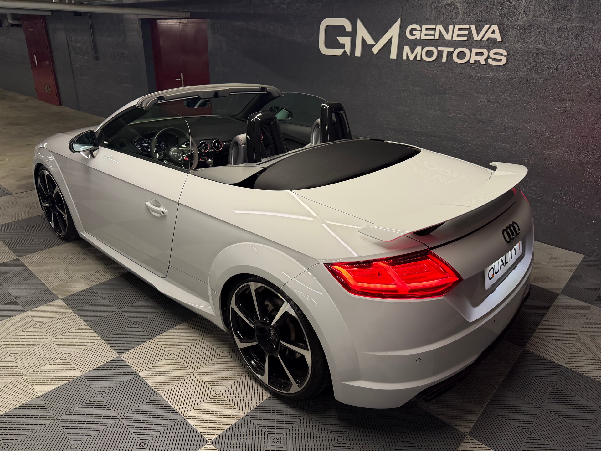 AUDI TT RS Roadster 2.5 TFSI quattro S-tronic-image-7