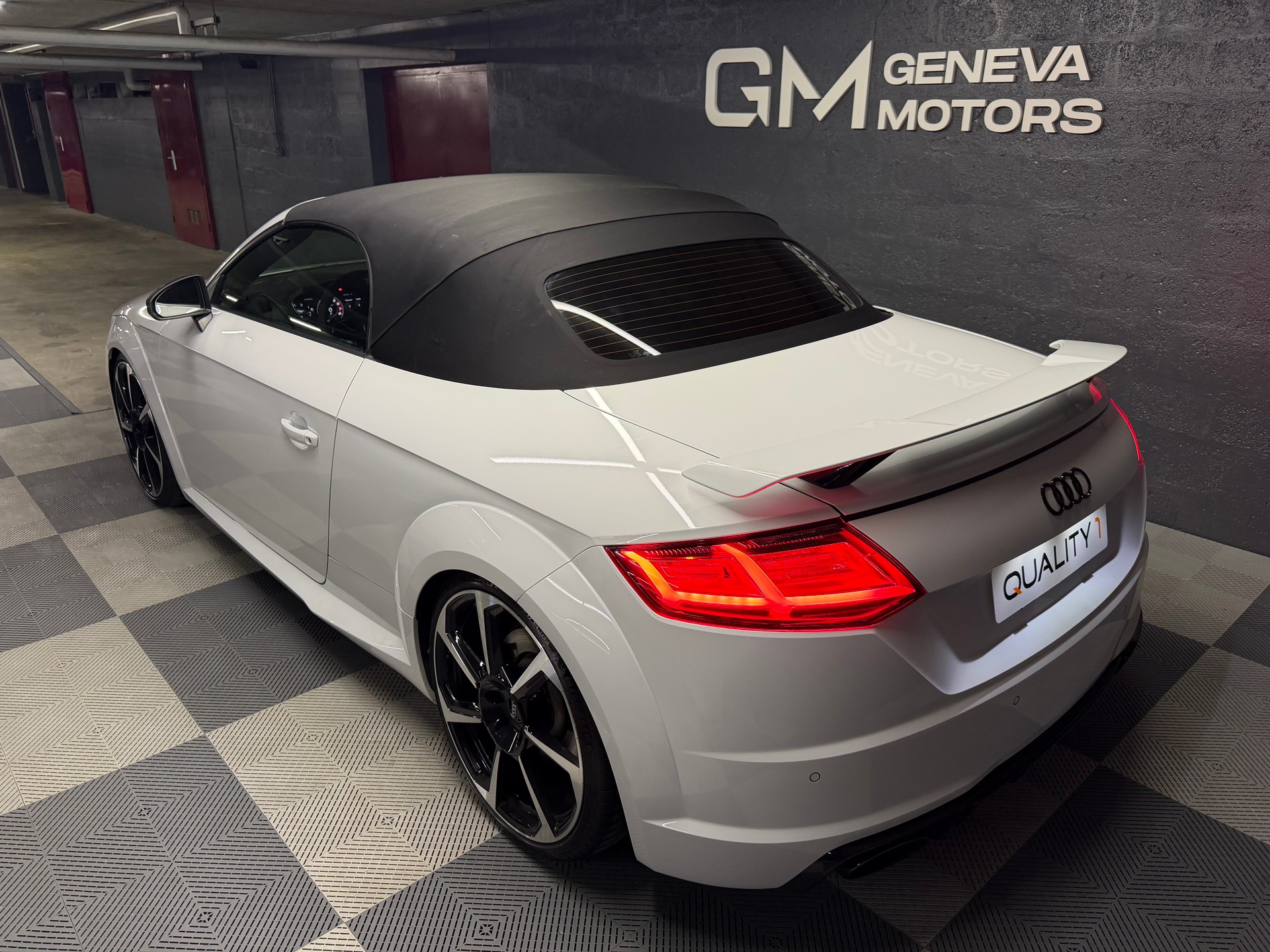 AUDI TT RS Roadster 2.5 TFSI quattro S-tronic-image-6