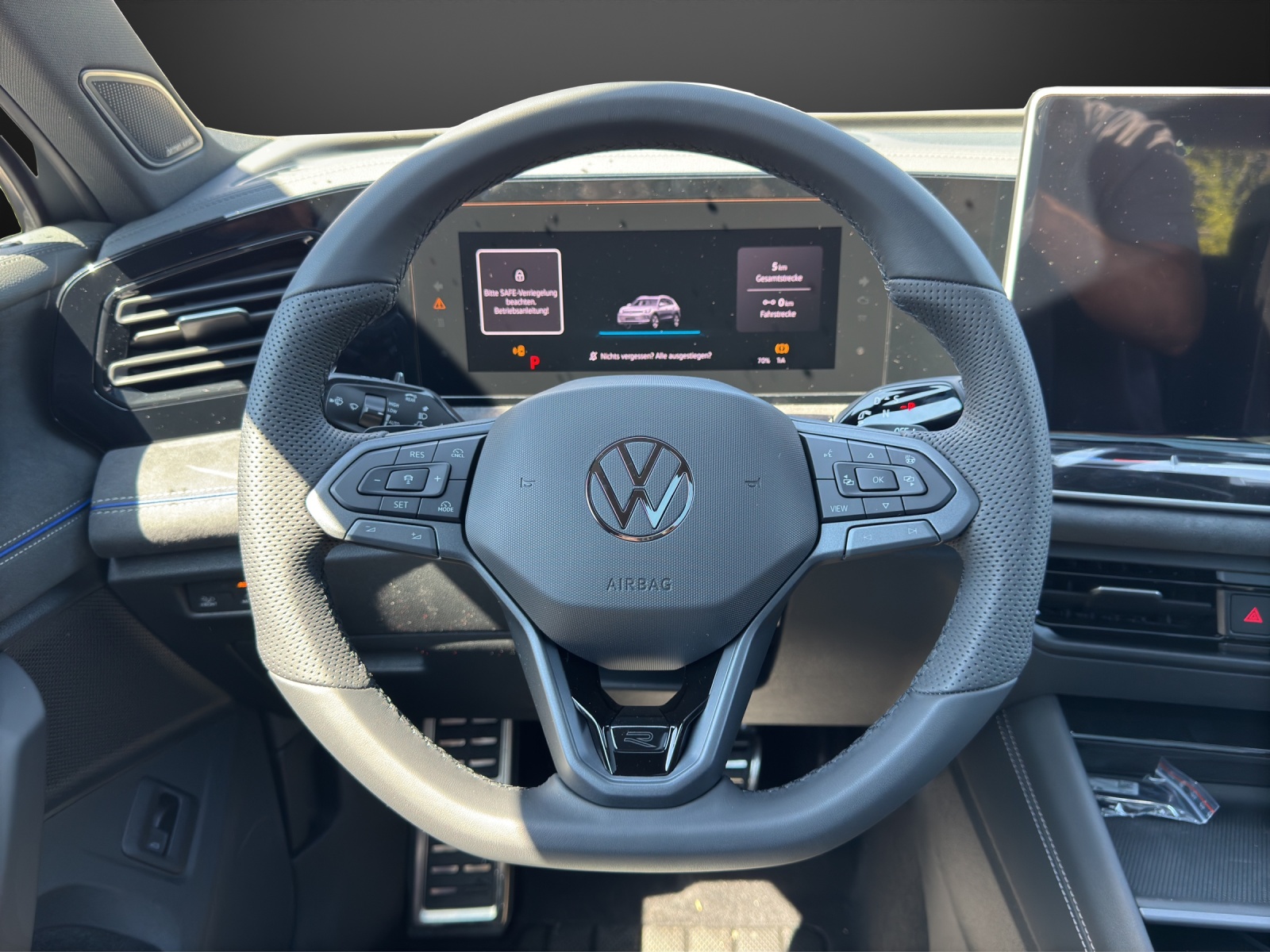 VW Tiguan 2.0 TDI SCR R-Line 4Motion DSG-image-10