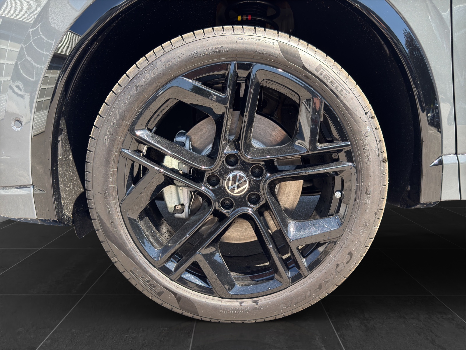 VW Tiguan 2.0 TDI SCR R-Line 4Motion DSG-image-13