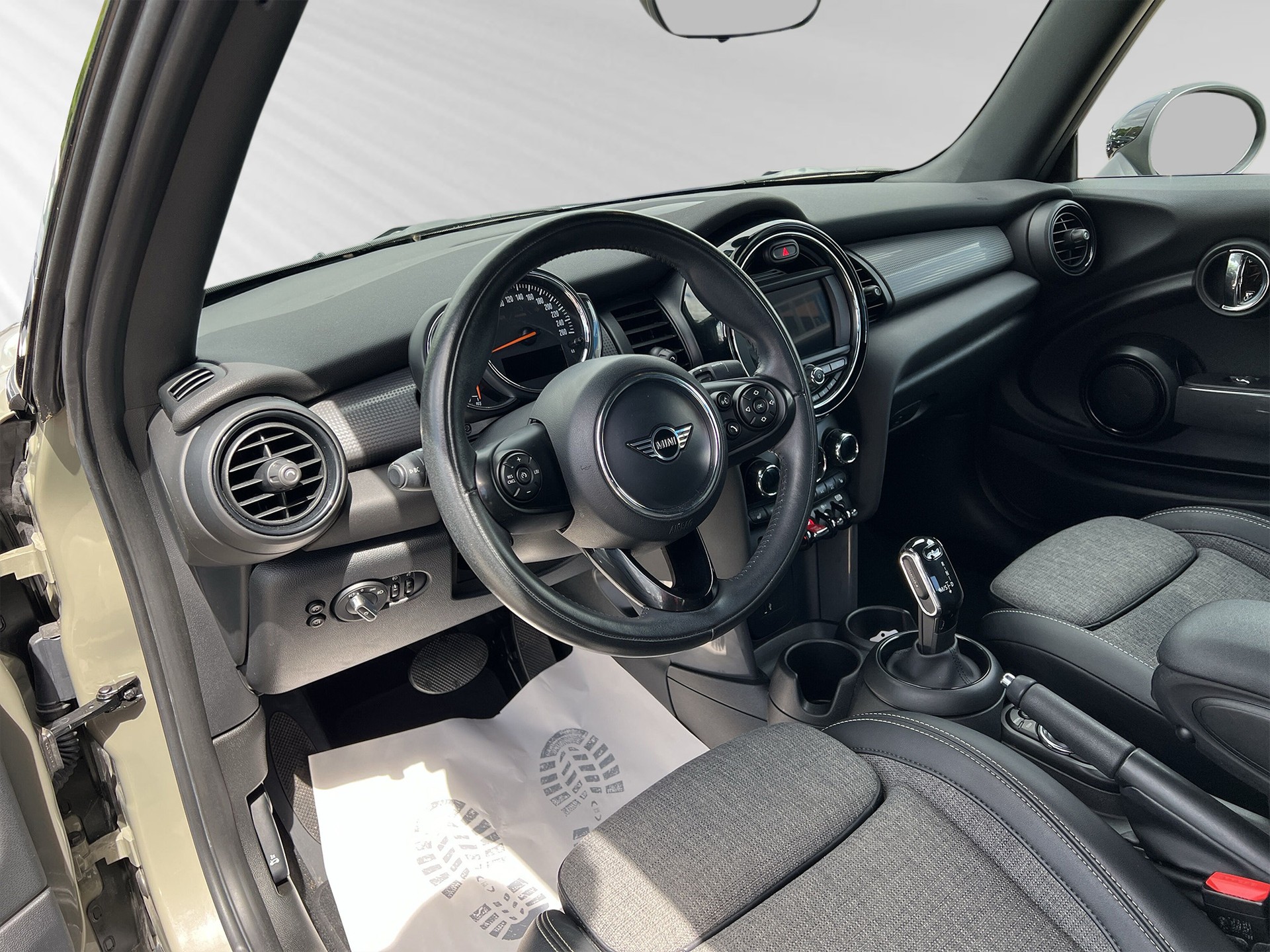 MINI Cooper Cabriolet DKG-image-3