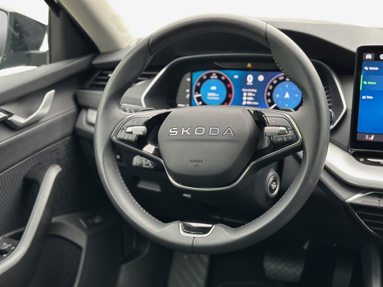 SKODA Octavia Combi 2.0 TDI DSG Selection-image-9