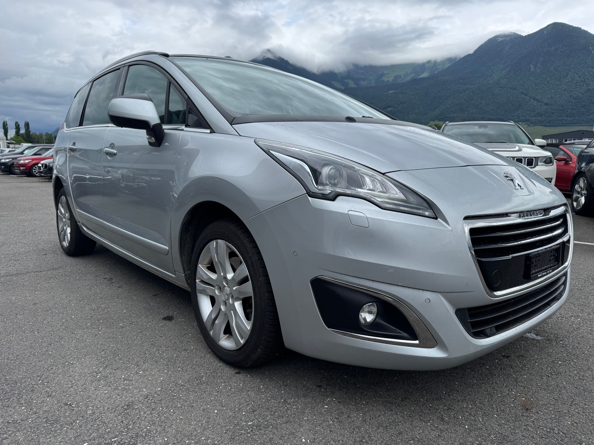 PEUGEOT 5008 1.6 THP Allure Tiptronic-image-2