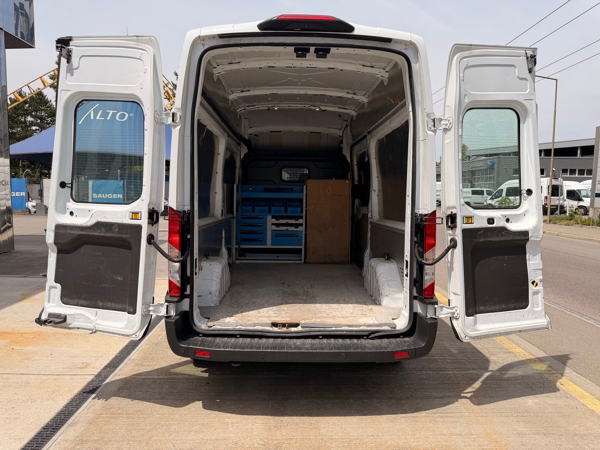 FORD Transit Van 350 L3 H3 Trend 2.0 TDCi 130 FWD-image-6