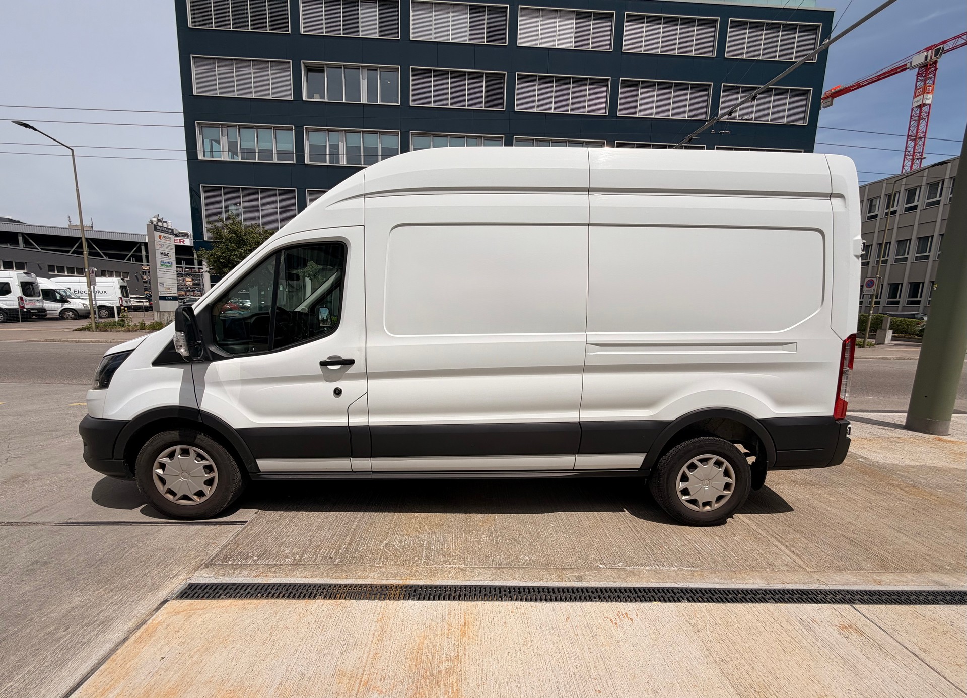 FORD Transit Van 350 L3 H3 Trend 2.0 TDCi 130 FWD-image-1