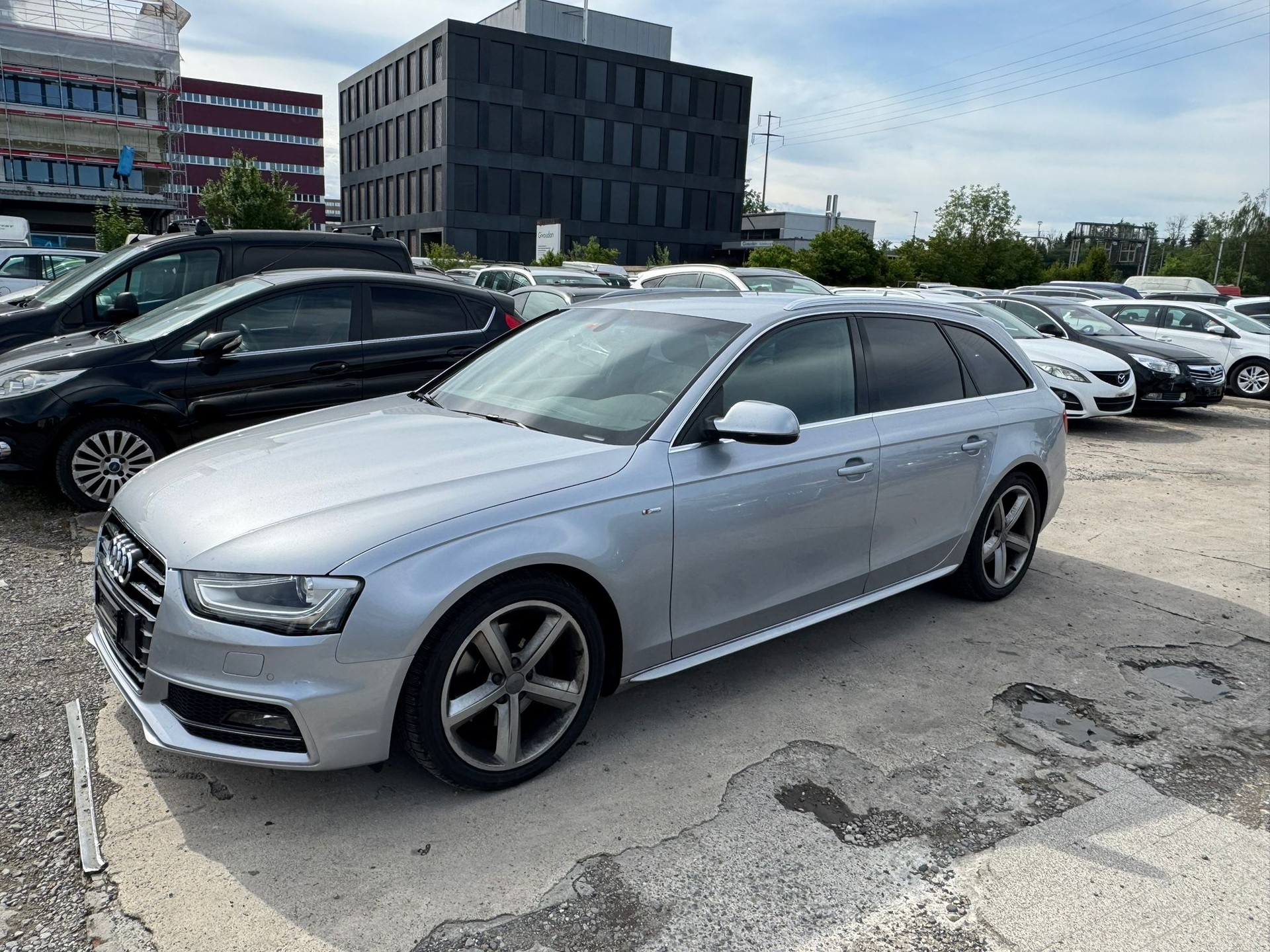 AUDI A4 Avant 2.0 TDI Attraction quattro S Line-image-1