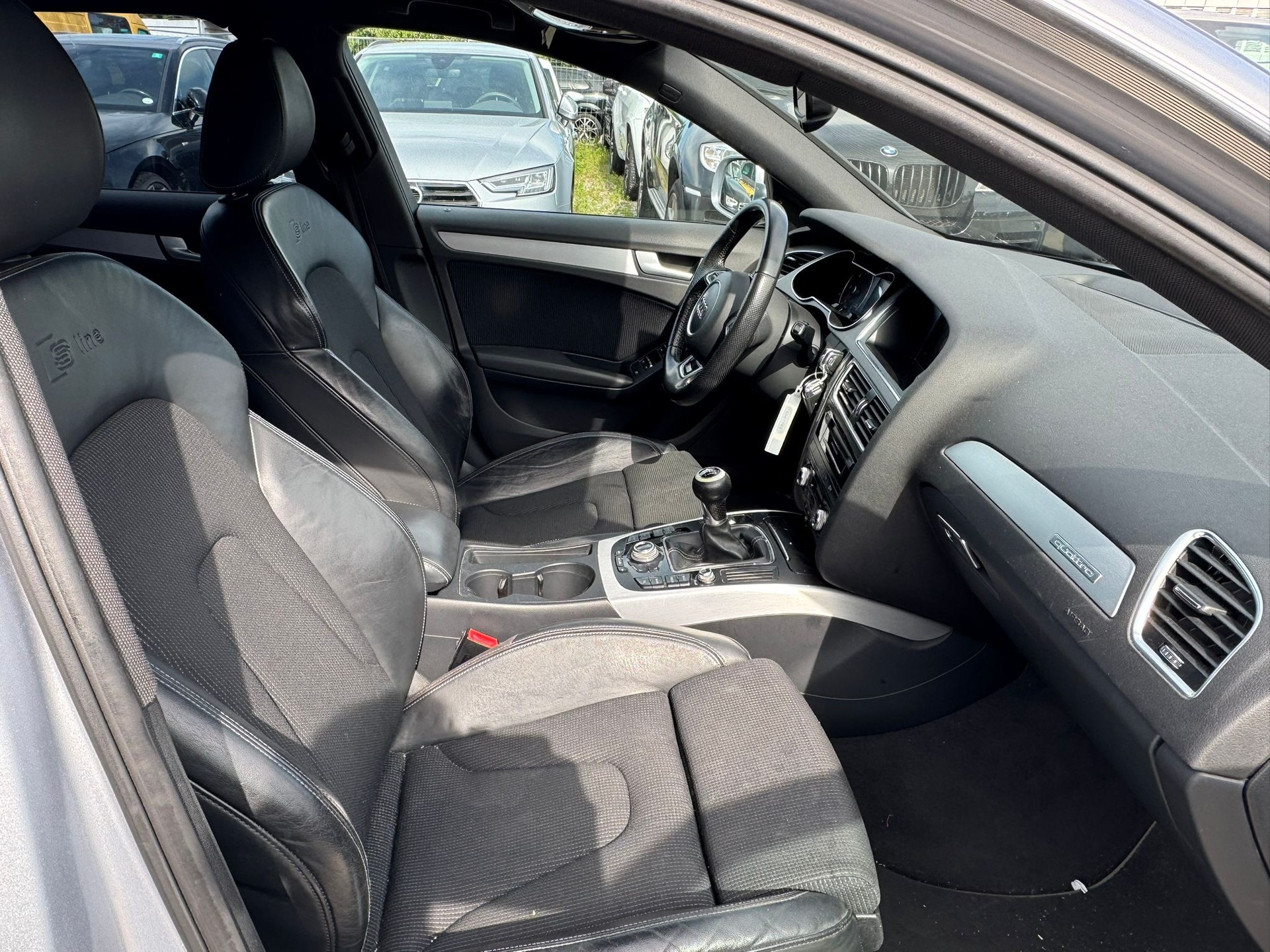 AUDI A4 Avant 2.0 TDI Attraction quattro S Line-image-6