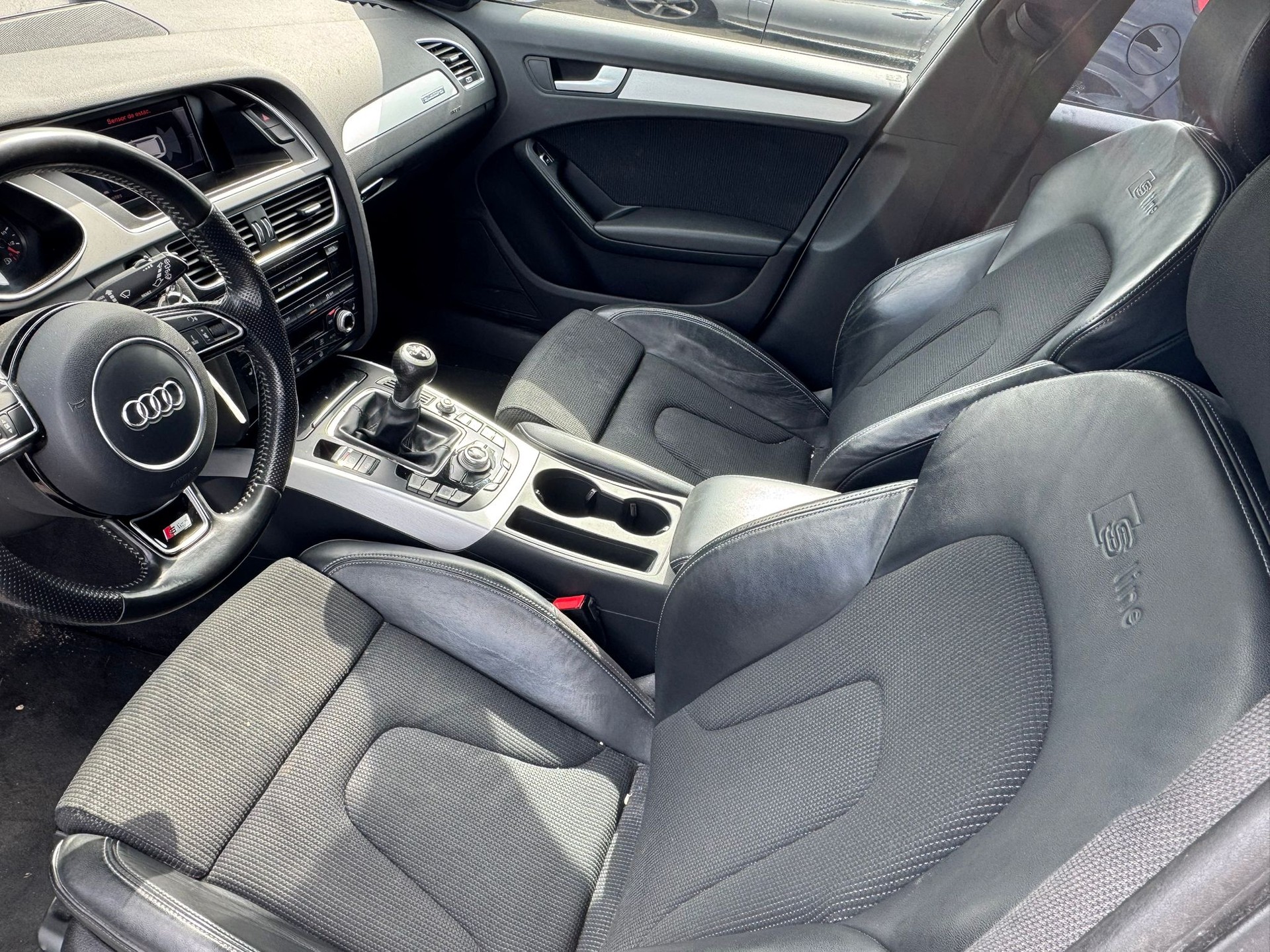 AUDI A4 Avant 2.0 TDI Attraction quattro S Line-image-12