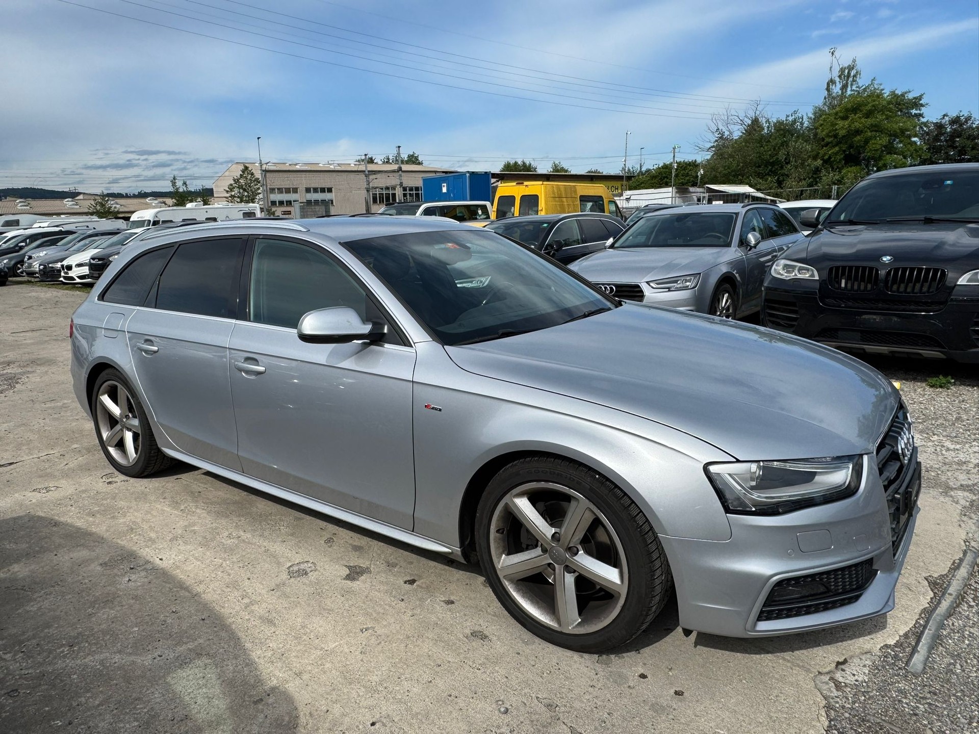 AUDI A4 Avant 2.0 TDI Attraction quattro S Line-image-2