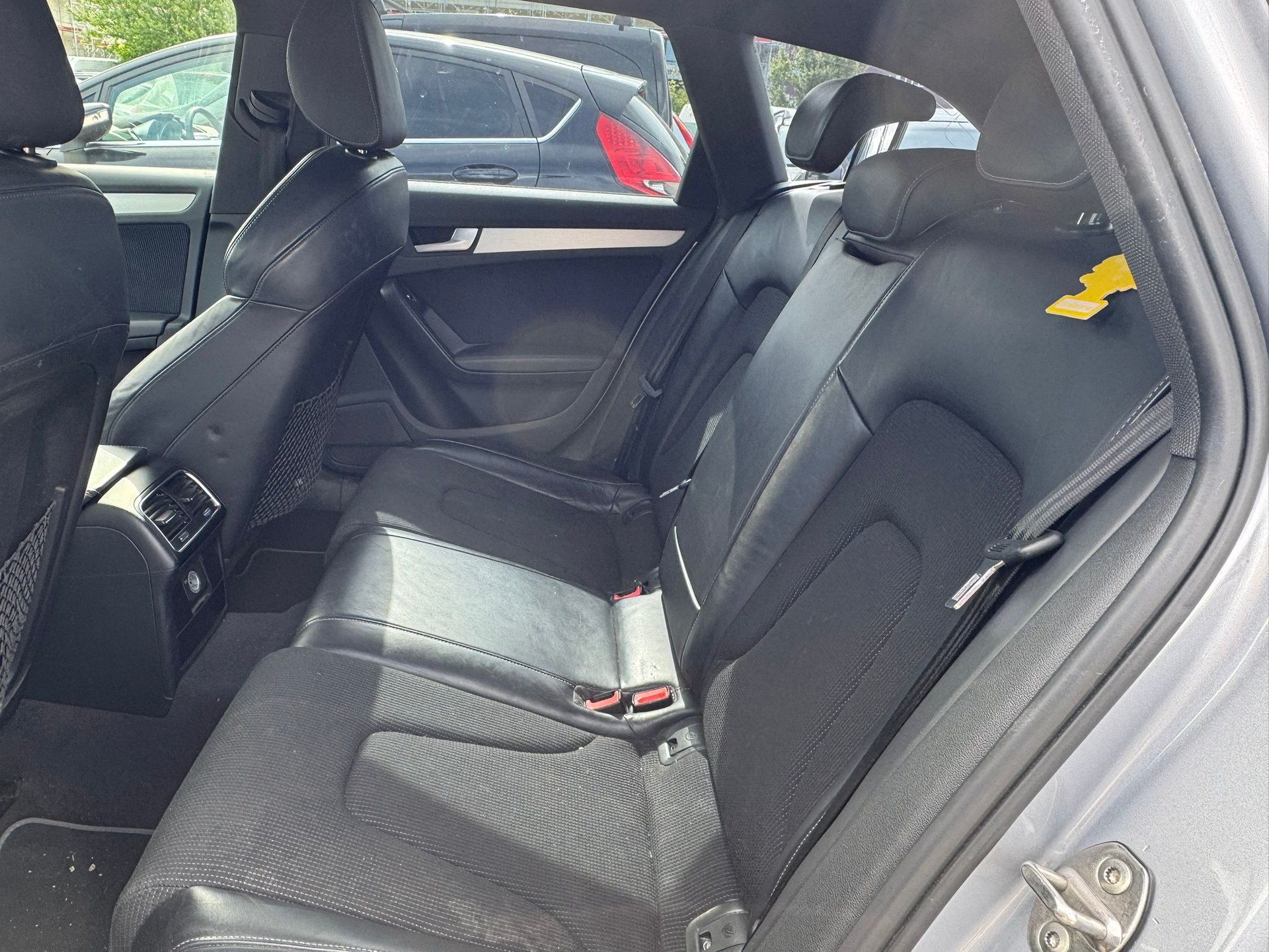 AUDI A4 Avant 2.0 TDI Attraction quattro S Line-image-11
