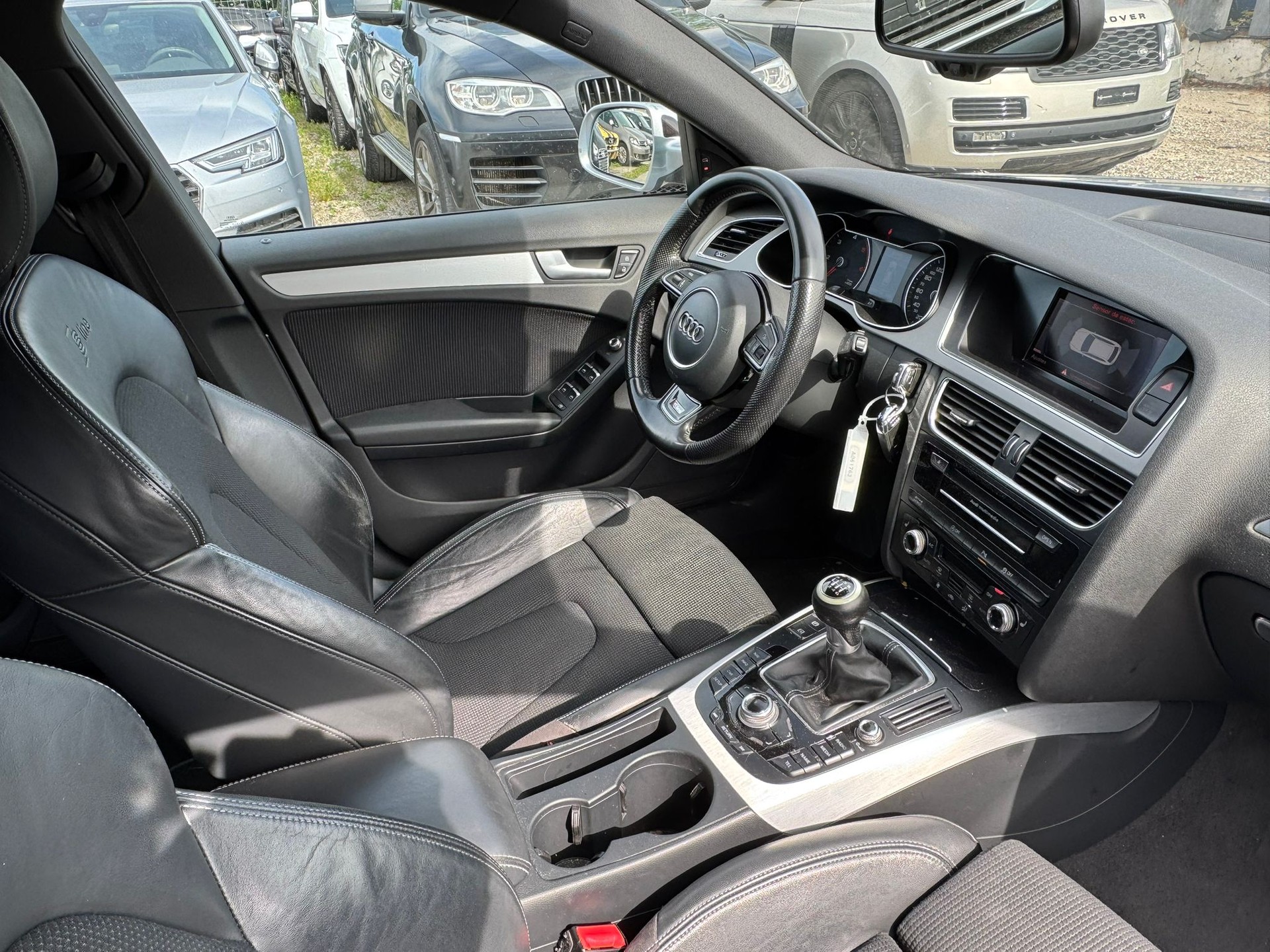 AUDI A4 Avant 2.0 TDI Attraction quattro S Line-image-7