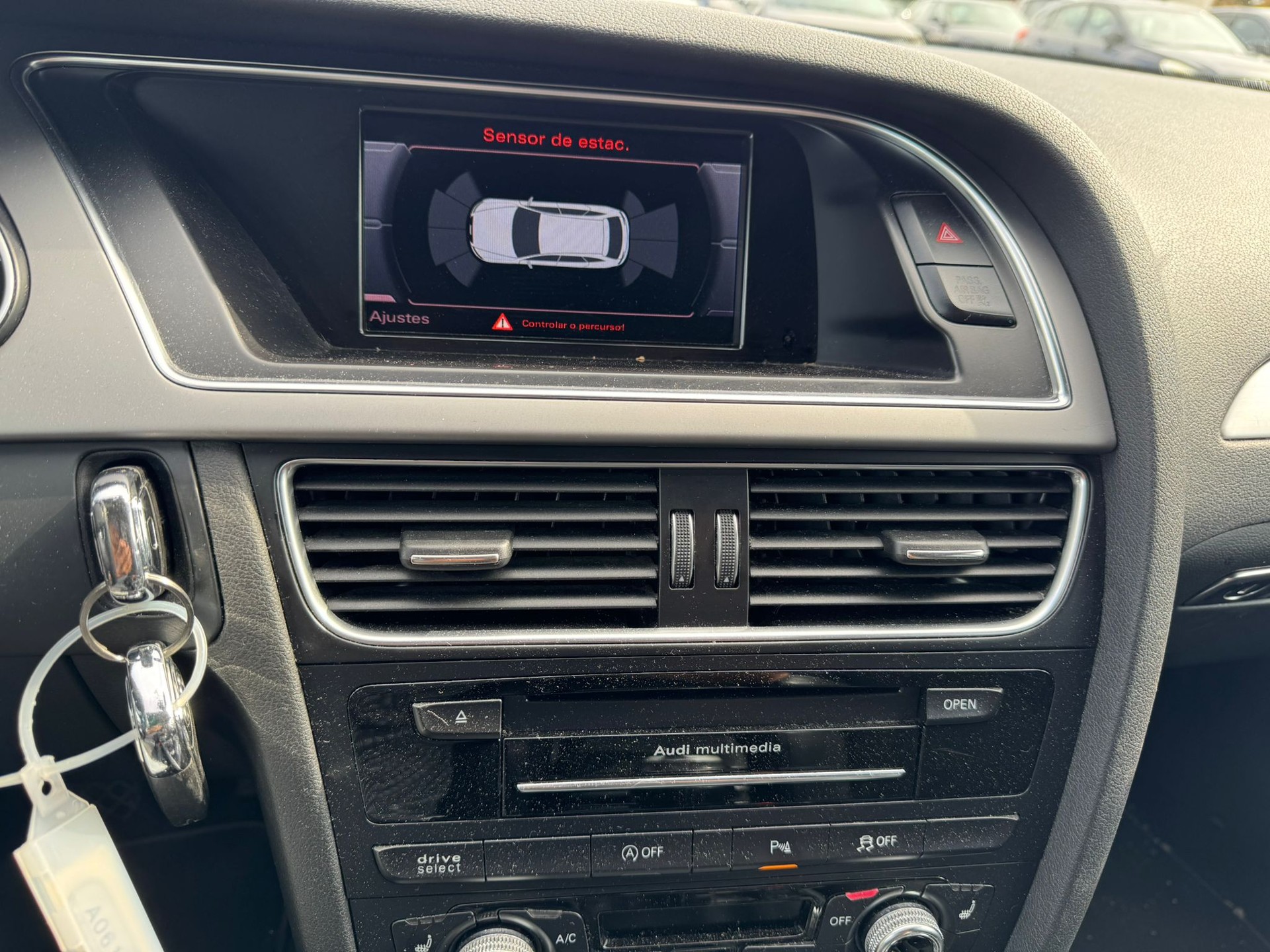 AUDI A4 Avant 2.0 TDI Attraction quattro S Line-image-10