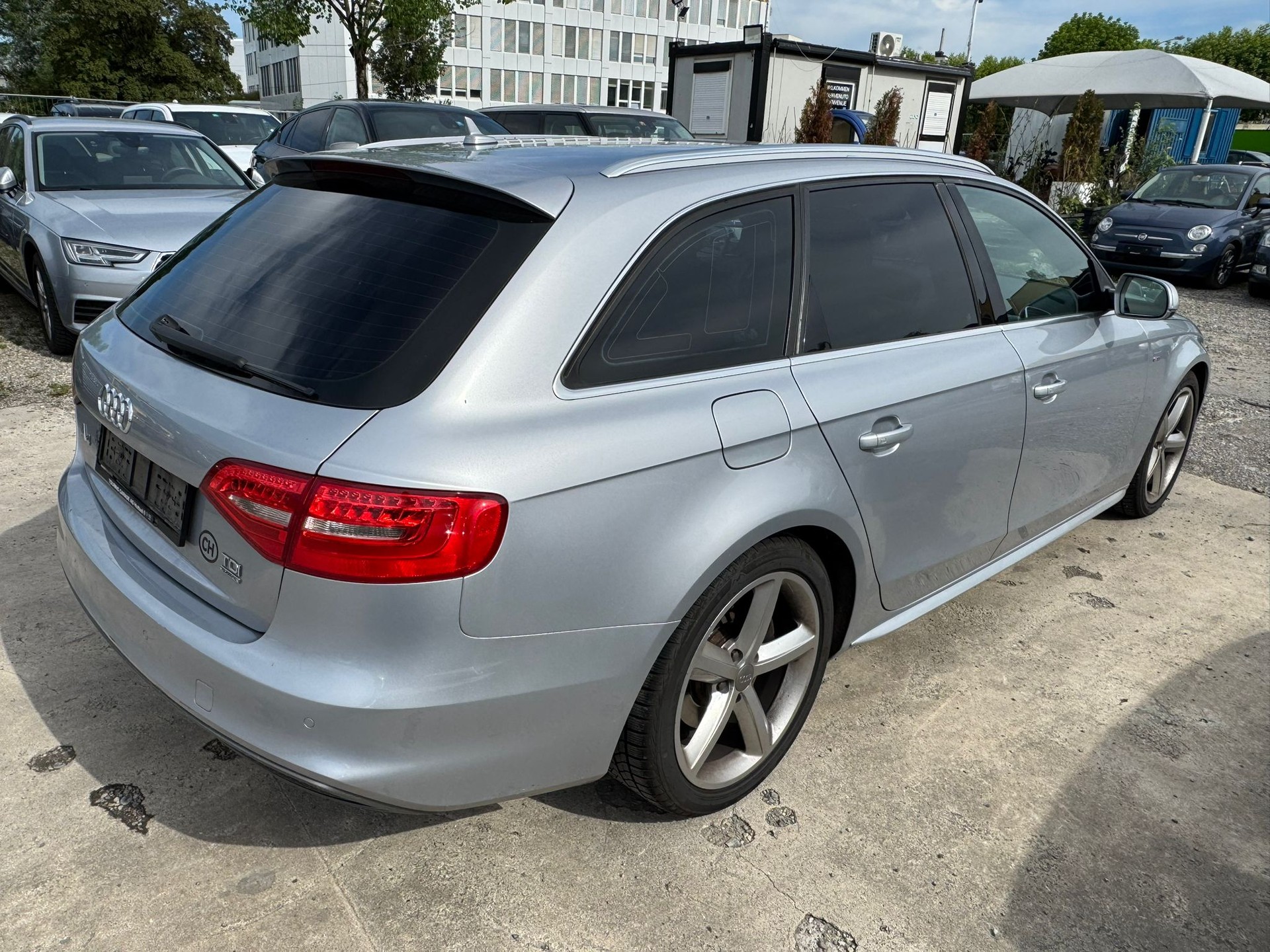 AUDI A4 Avant 2.0 TDI Attraction quattro S Line-image-5