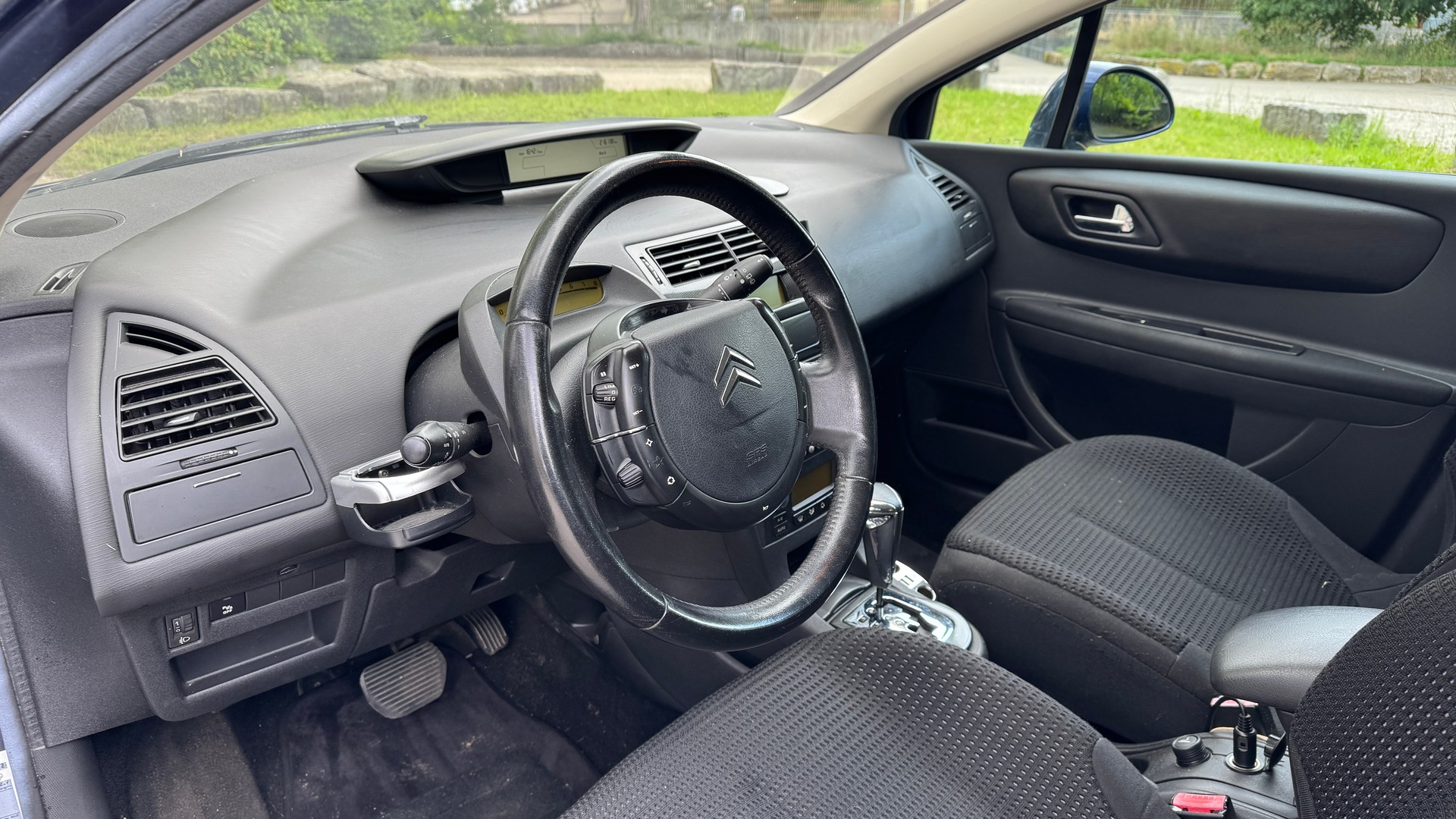 CITROEN C4 Berline 1.6i 16V SX-image-9