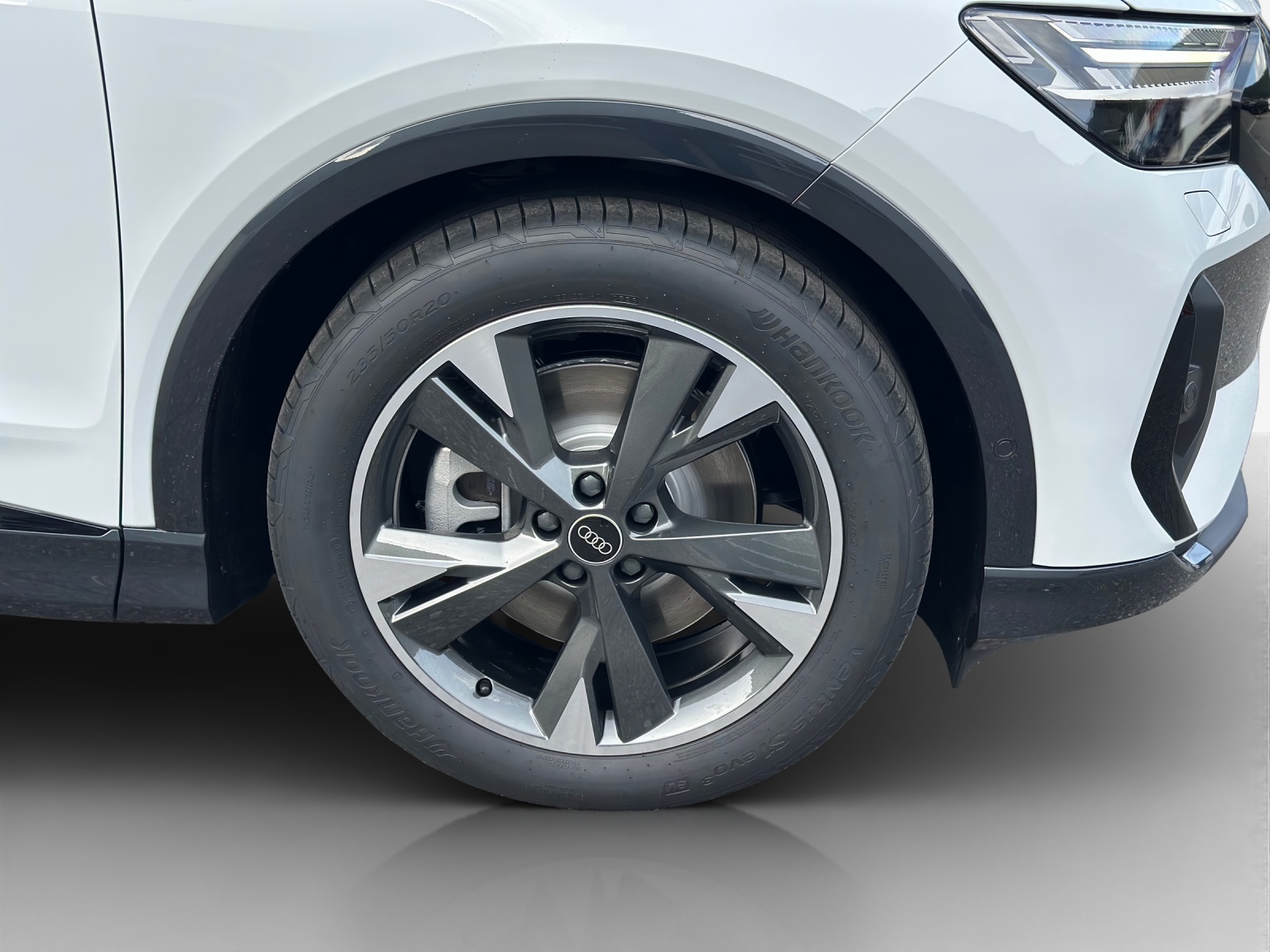 AUDI Q4 e-tron 45 Edition Swiss Ski quattro-image-14