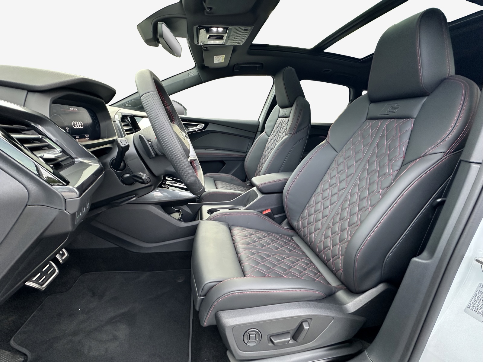 AUDI Q4 e-tron 45 Edition Swiss Ski quattro-image-7