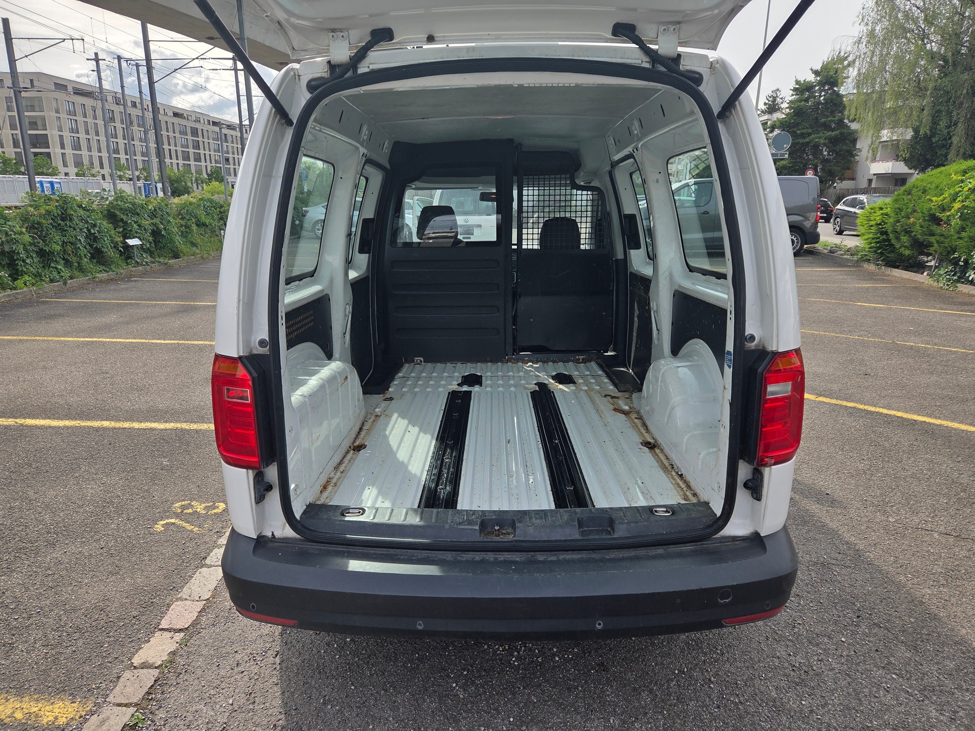 VW Caddy Maxi 1.4TGI BlueMotion Technology-image-10