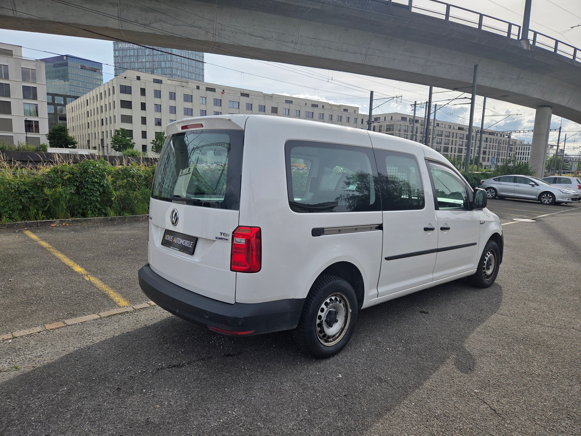 VW Caddy Maxi 1.4TGI BlueMotion Technology-image-4