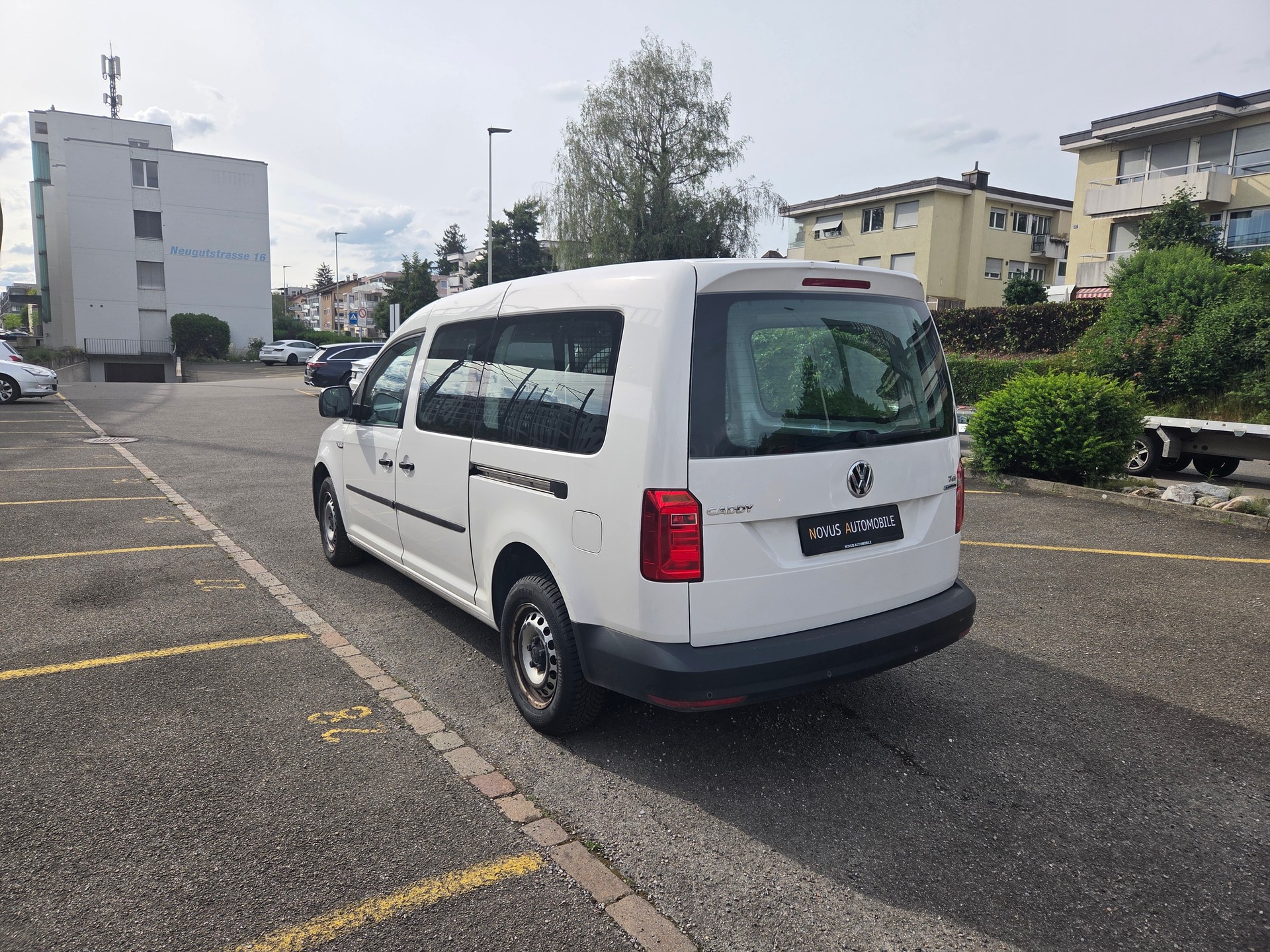 VW Caddy Maxi 1.4TGI BlueMotion Technology-image-2