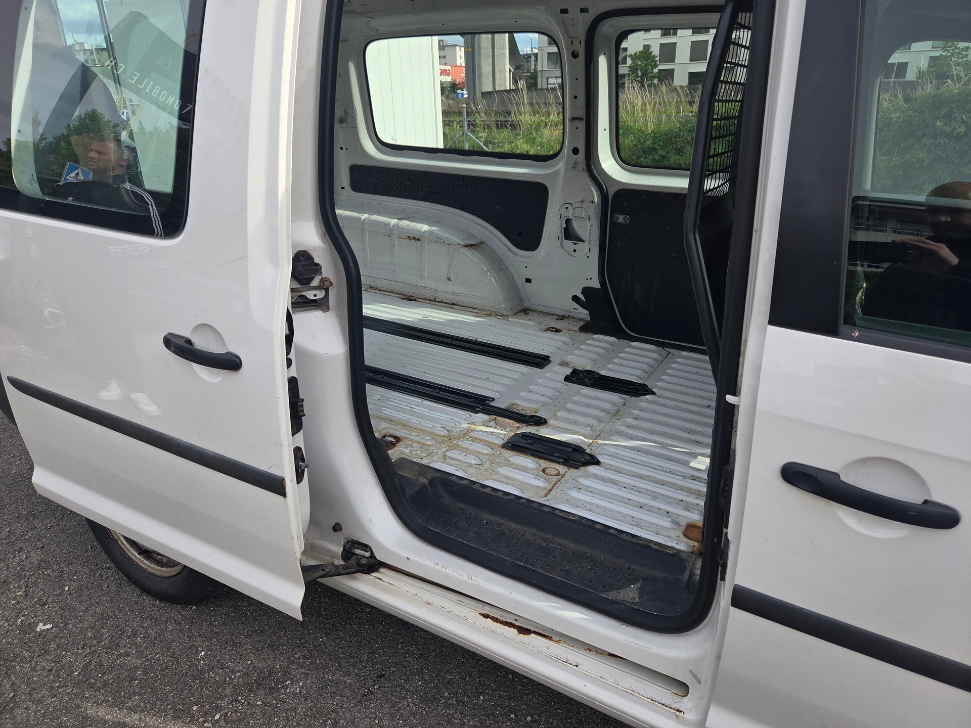 VW Caddy Maxi 1.4TGI BlueMotion Technology-image-11