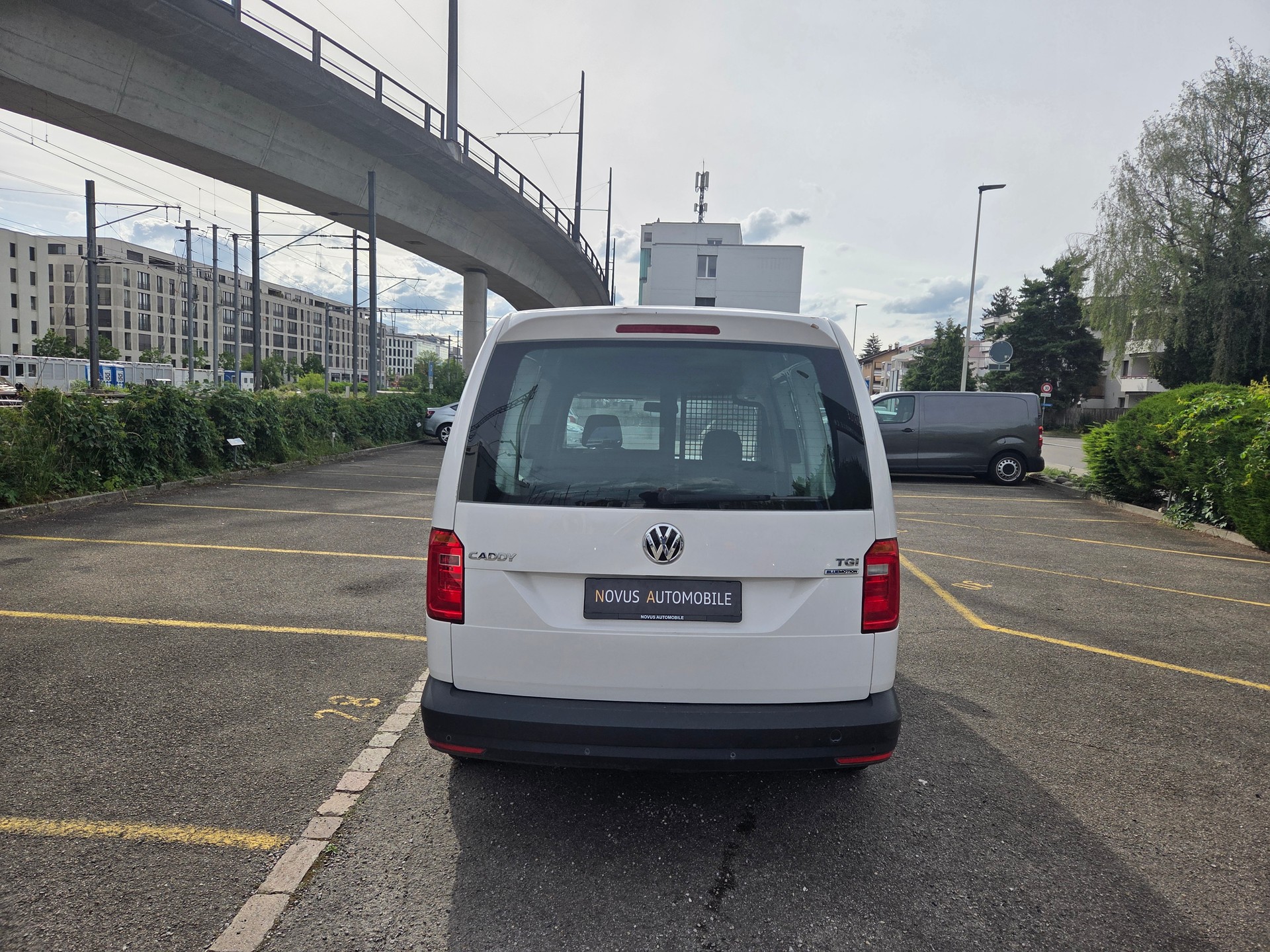 VW Caddy Maxi 1.4TGI BlueMotion Technology-image-3