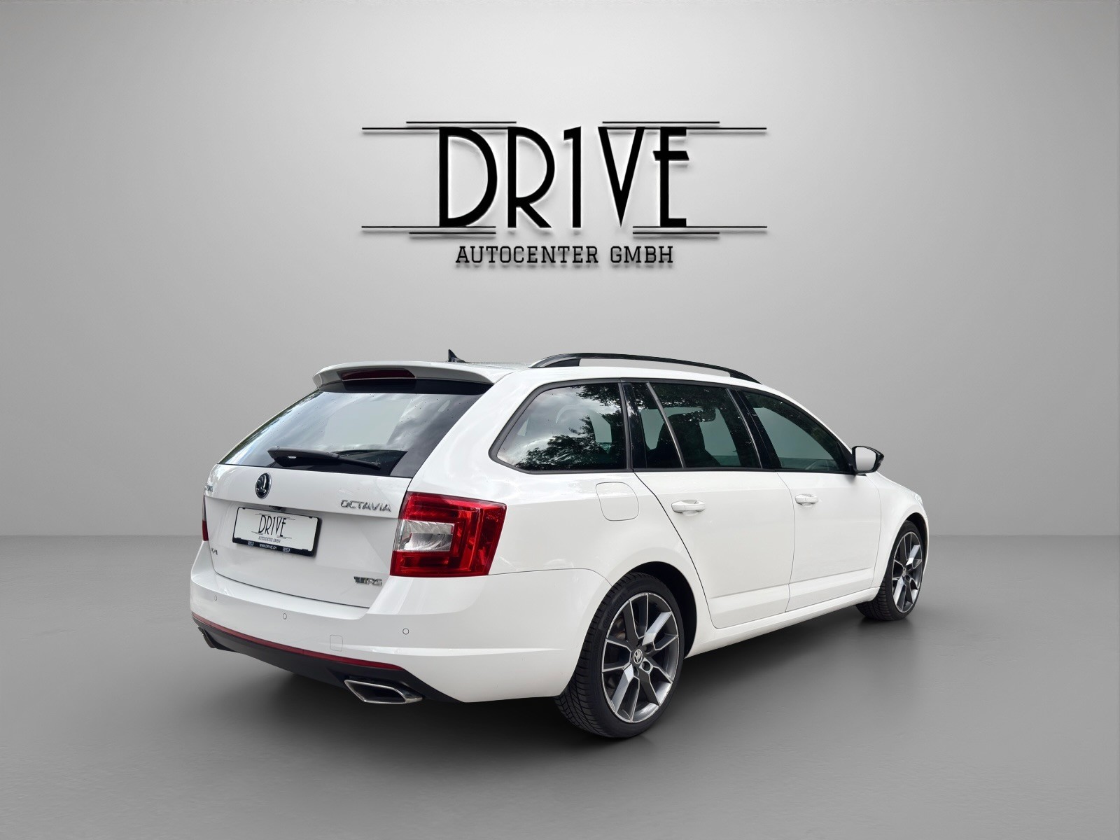 SKODA Octavia Combi 2.0 TDI RS 4x4 DSG-image-4