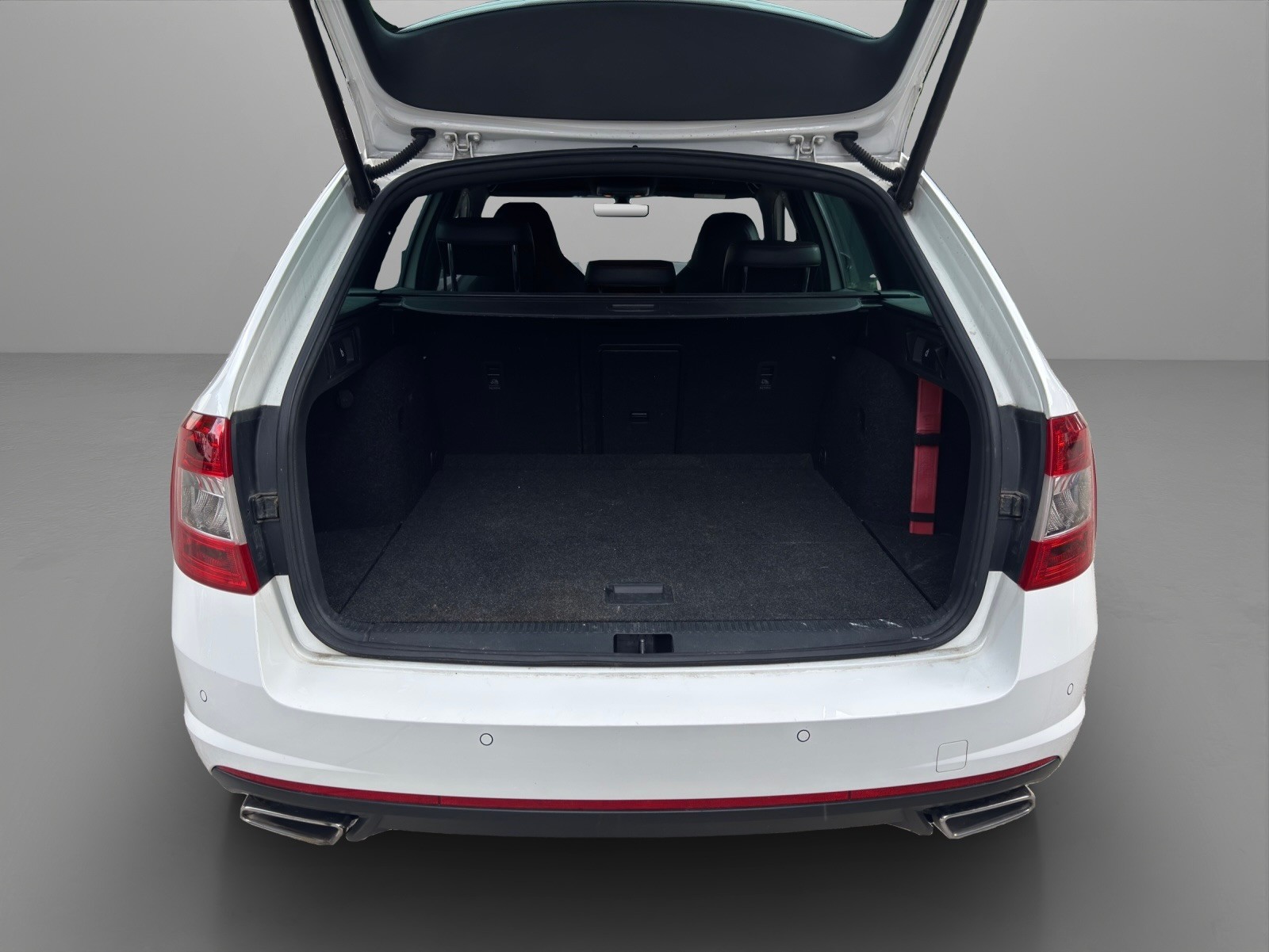 SKODA Octavia Combi 2.0 TDI RS 4x4 DSG-image-11