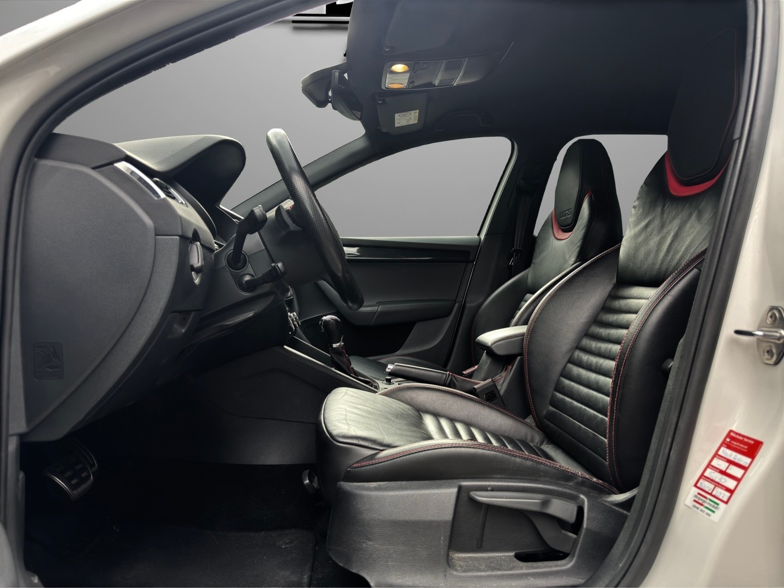 SKODA Octavia Combi 2.0 TDI RS 4x4 DSG-image-7