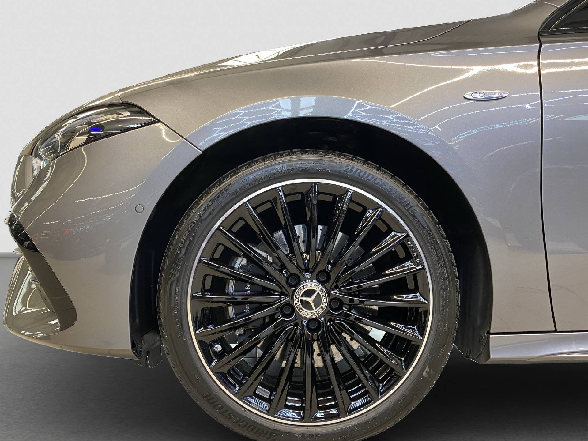 MERCEDES-BENZ A 250 e EQ Star AMG Line-image-5