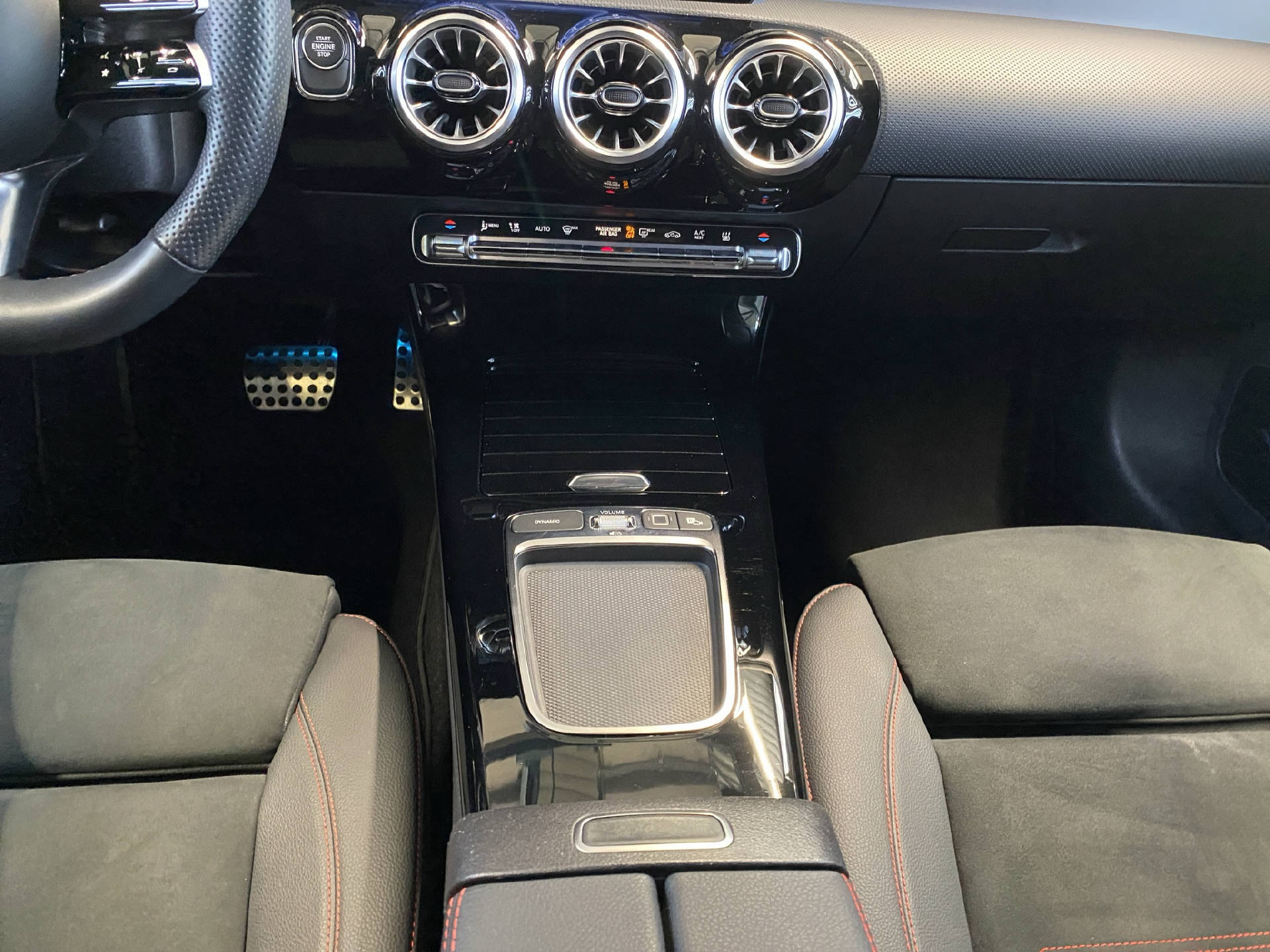 MERCEDES-BENZ A 250 e EQ Star AMG Line-image-9