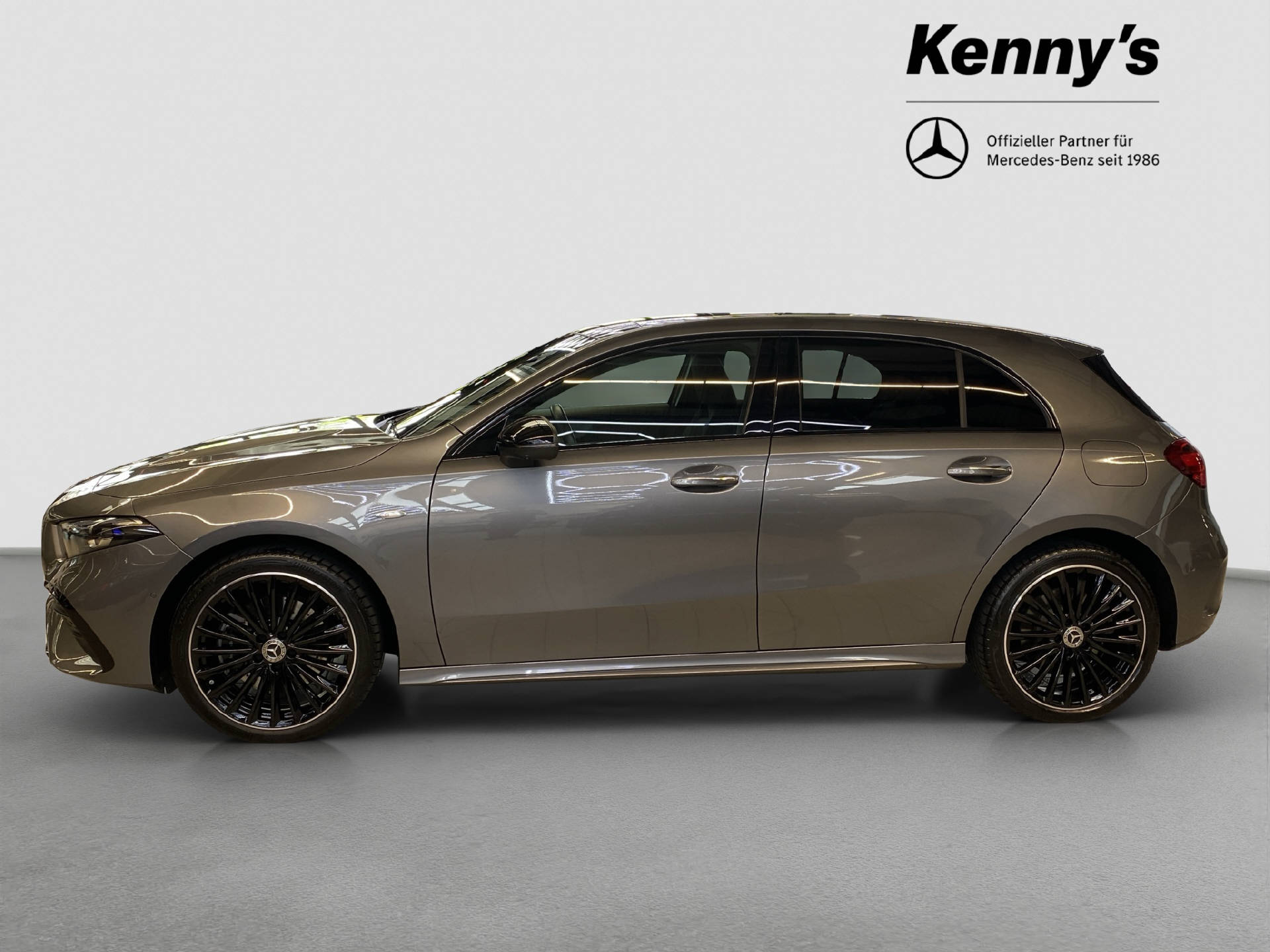 MERCEDES-BENZ A 250 e EQ Star AMG Line-image-2