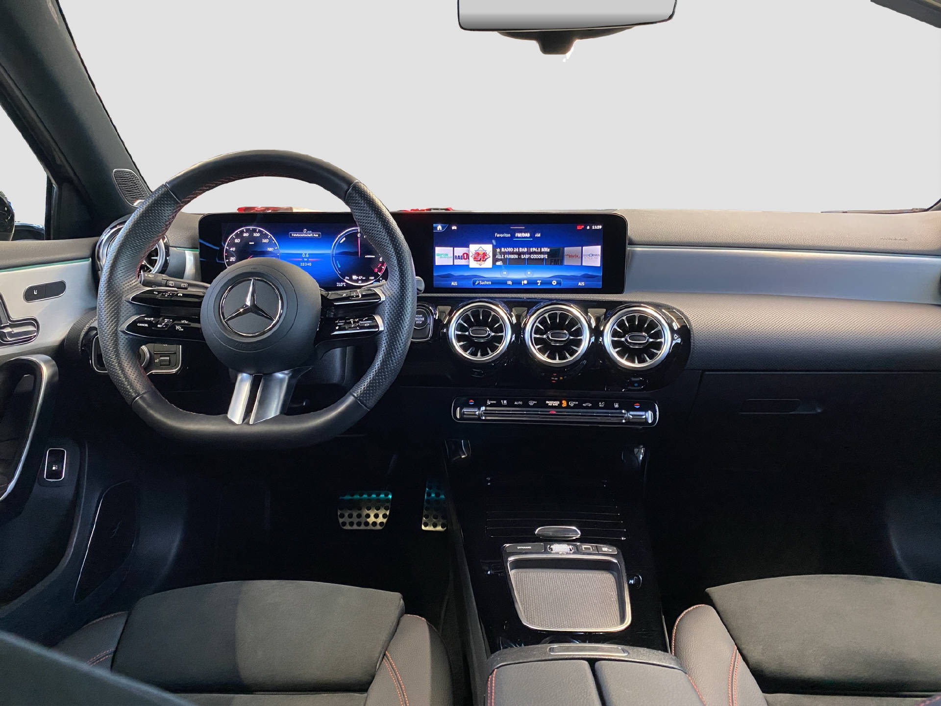 MERCEDES-BENZ A 250 e EQ Star AMG Line-image-7